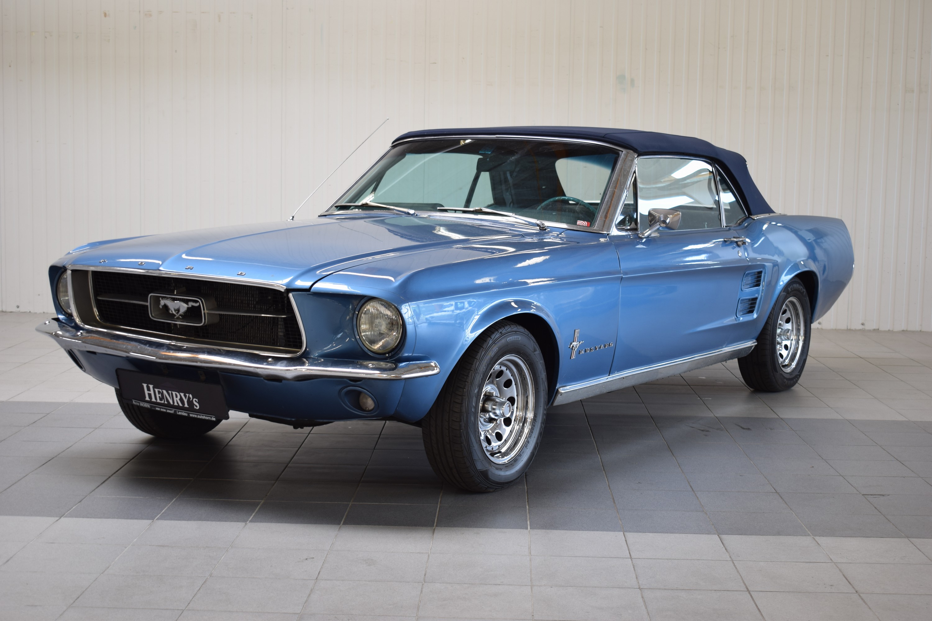 Detail b: Ford Mustang Cabriolet, EZ 1967, Laufleistung ca. 47.000 Meilen abgelesen, 88 KW/120 PS,blau metallic, Automatic, deutsche H-Zulassung, ...