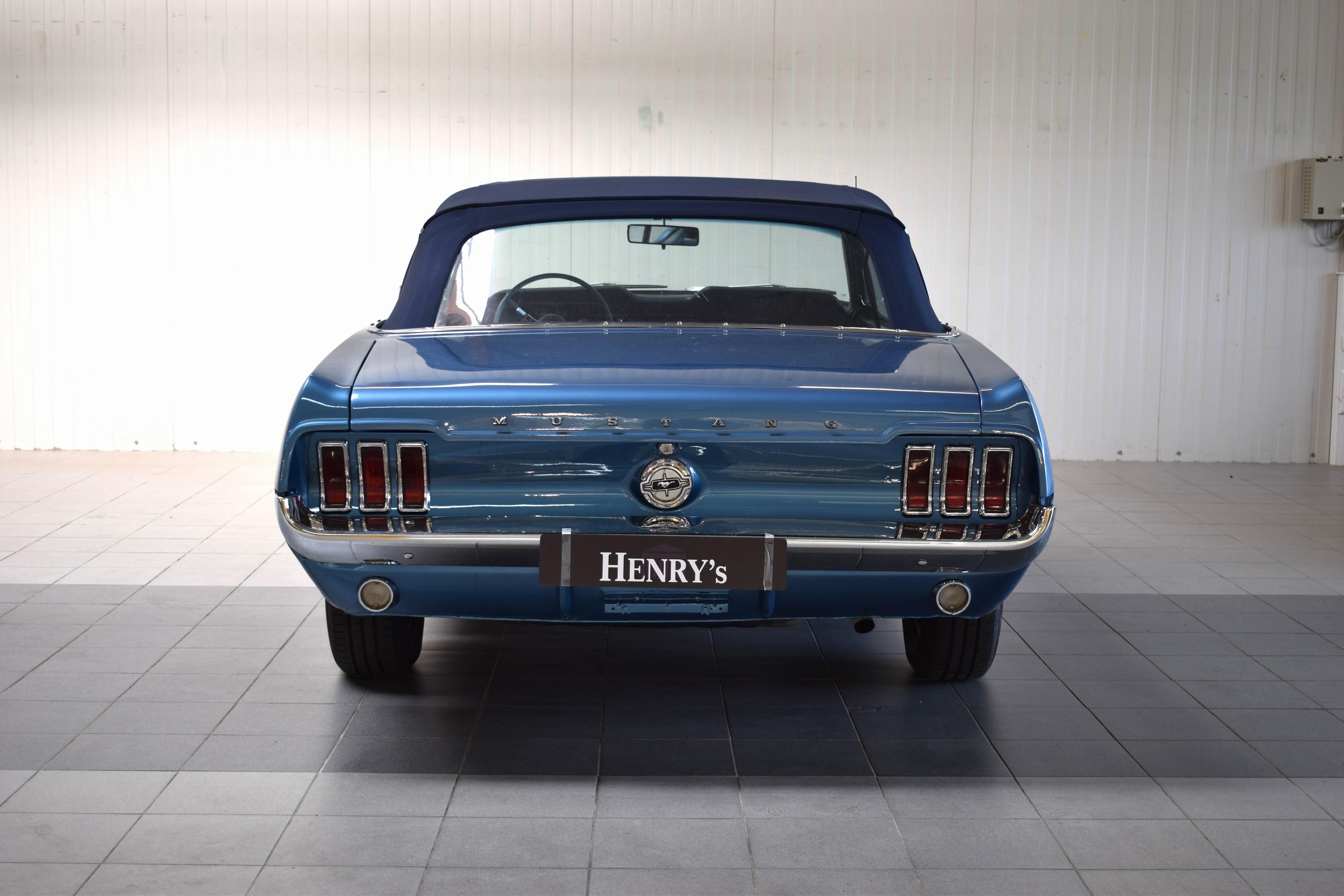 Detail d: Ford Mustang Cabriolet, EZ 1967, Laufleistung ca. 47.000 Meilen abgelesen, 88 KW/120 PS,blau metallic, Automatic, deutsche H-Zulassung, ...