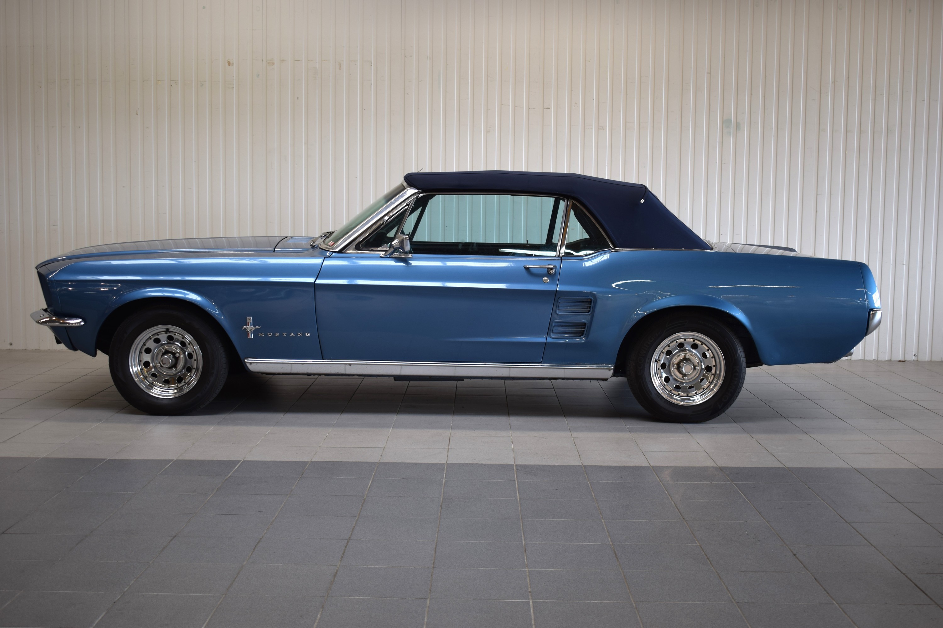 Detail f: Ford Mustang Cabriolet, EZ 1967, Laufleistung ca. 47.000 Meilen abgelesen, 88 KW/120 PS,blau metallic, Automatic, deutsche H-Zulassung, ...