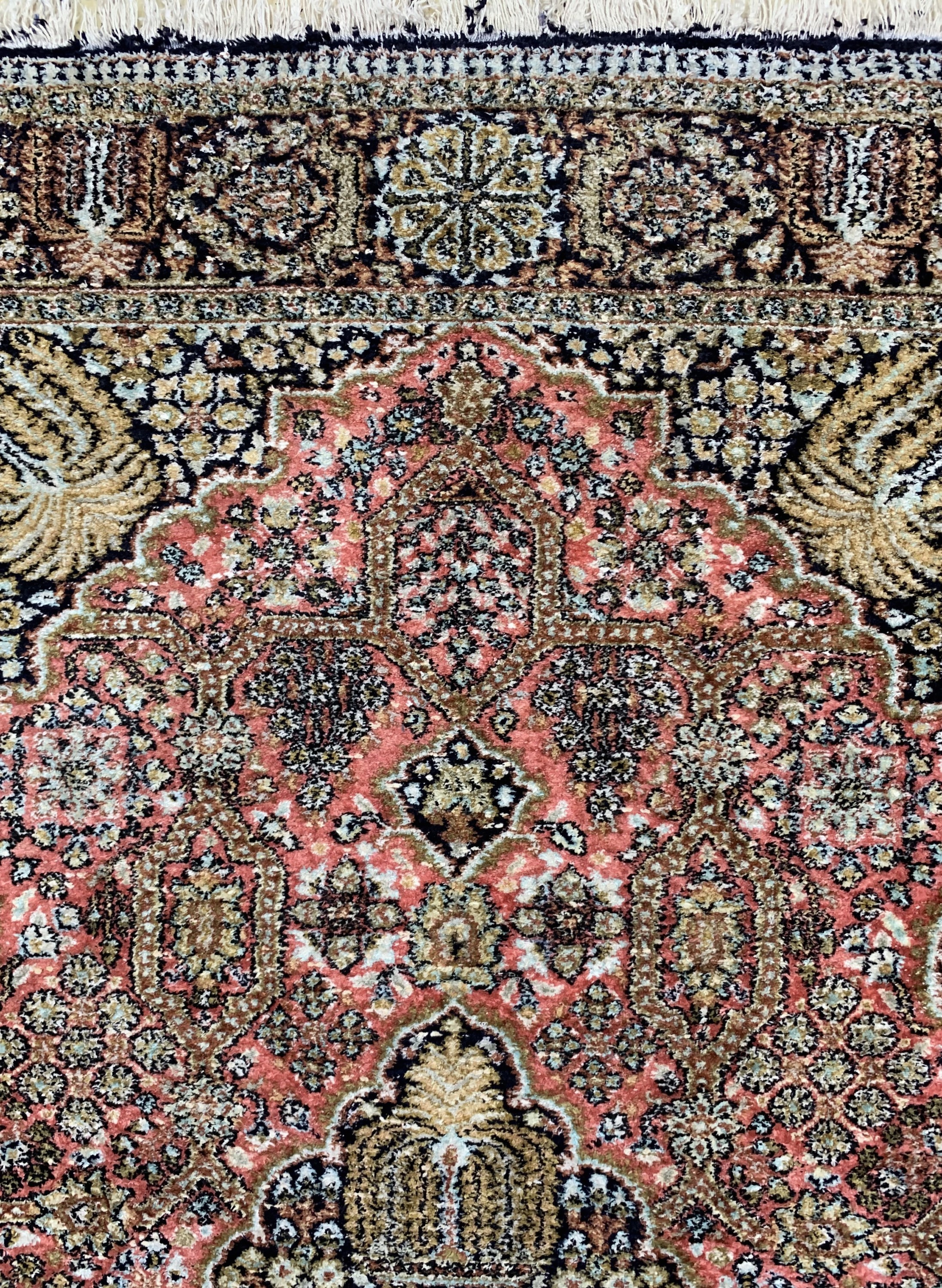 Detail c: Ghom Seide, Persien, Mitte 20.Jhd, reine Naturseide, ca. 160 x 112 cm, EHZ: 2