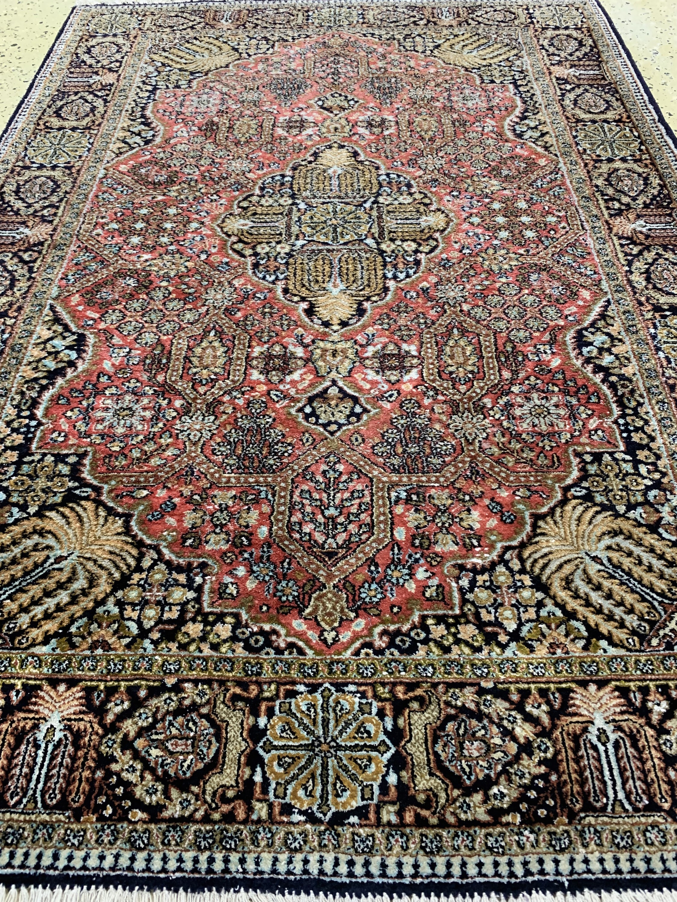 Detail d: Ghom Seide, Persien, Mitte 20.Jhd, reine Naturseide, ca. 160 x 112 cm, EHZ: 2