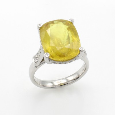 Image Ring mit gelbem Saphir und Brillanten, WG 750/000, Besatzbrill. in Ringschulter und ...