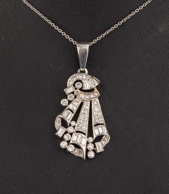 26782123a - Art-Deco-Platinum-pendant with diamonds