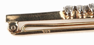 26782128a - 14 kt gold diamond-bar brooch
