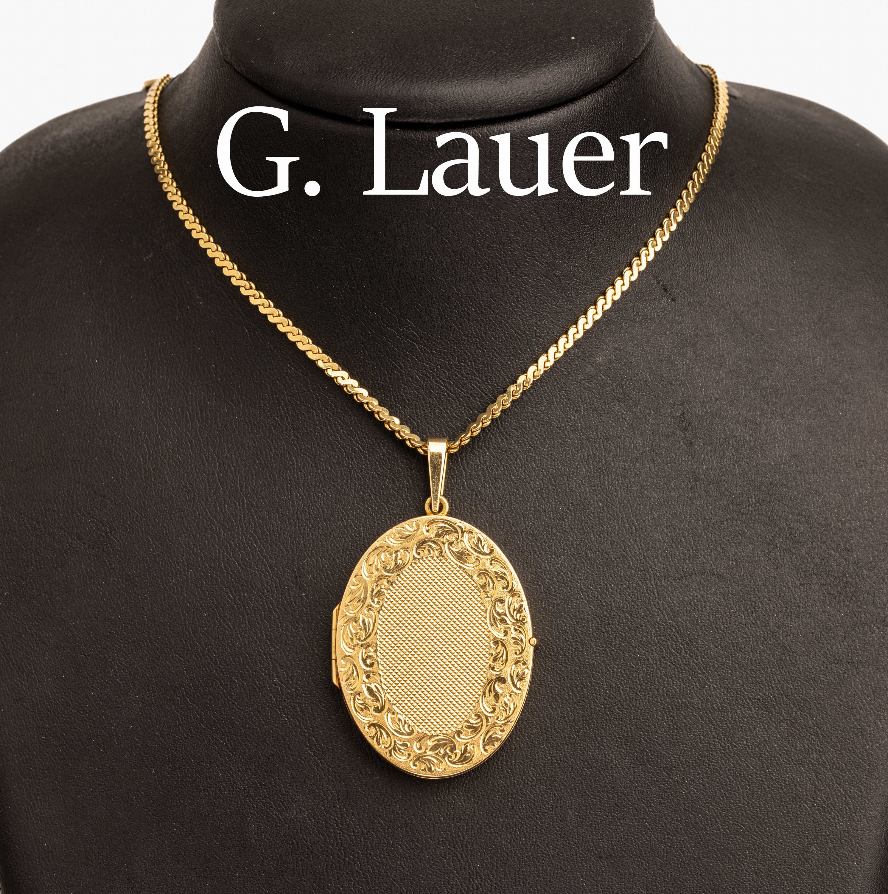 18 kt Gold Medaillonanhänger, GG 750/000, waffelguill., Wiener Ziergravur, Bes.-Monogr. IL lig., Meistermarke G. LAUER, an Kette L. ca. 80 cm, ...