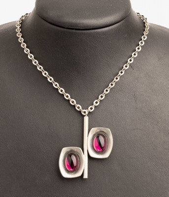 Image 26782488 - Designer pendant with tourmalines, Zinn, JORGEN JENSEN/Denmark, 2 oval tourmalinecabochons, chain l. approx. 66 cm, bolt ring clasp