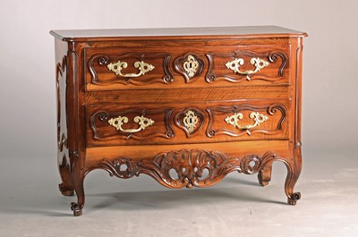 Image 26782547 - Lower part of a baroque buffet, probably Nice/Cannes area, around 1750, solid walnut, curved sides and braced fillings, two drawers, orig. Bronze fittings, lock and orig. 2 keys, elaborately carved, old tenon holes filled; approx. 87x122x61 cm, condition 2