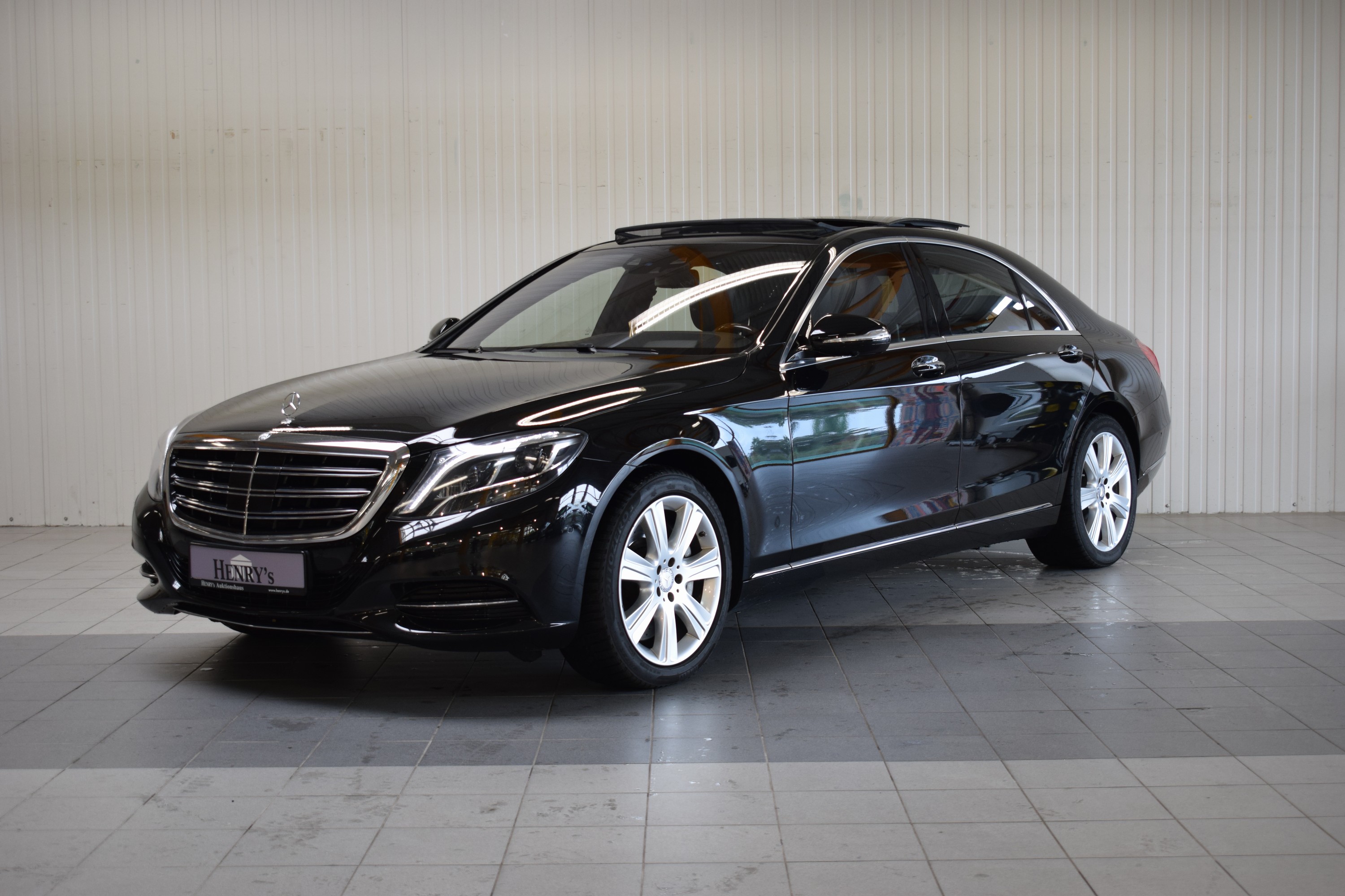 Detail b: Mercedes-Benz S600L, EZ 05/2016, Laufleistung 170.040 km, 390 kW/530 PS, Automatikgetriebe, Farbe: schwarz, Leder, Exklusive Chaffeur Paket, ...