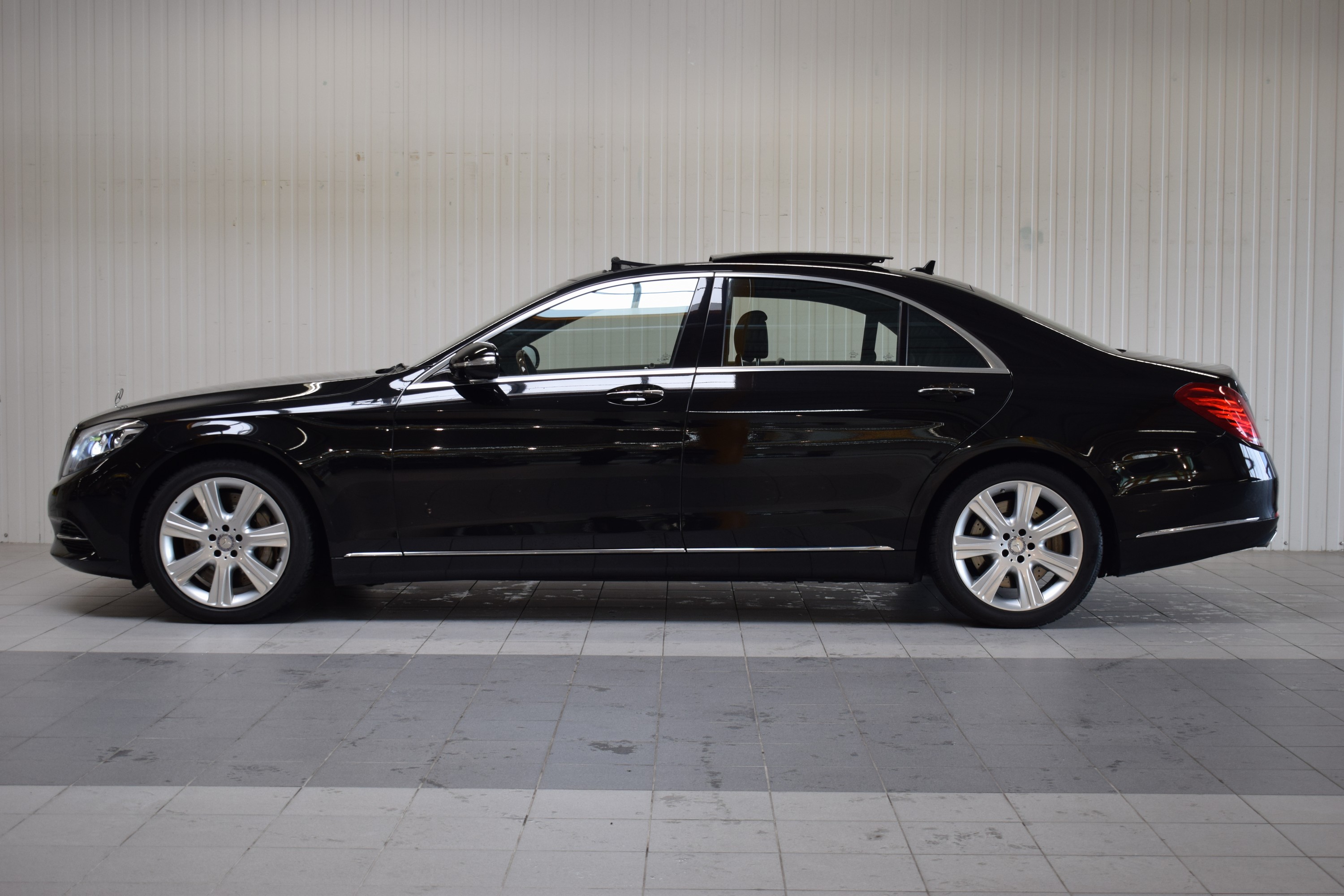 Detail f: Mercedes-Benz S600L, EZ 05/2016, Laufleistung 170.040 km, 390 kW/530 PS, Automatikgetriebe, Farbe: schwarz, Leder, Exklusive Chaffeur Paket, ...