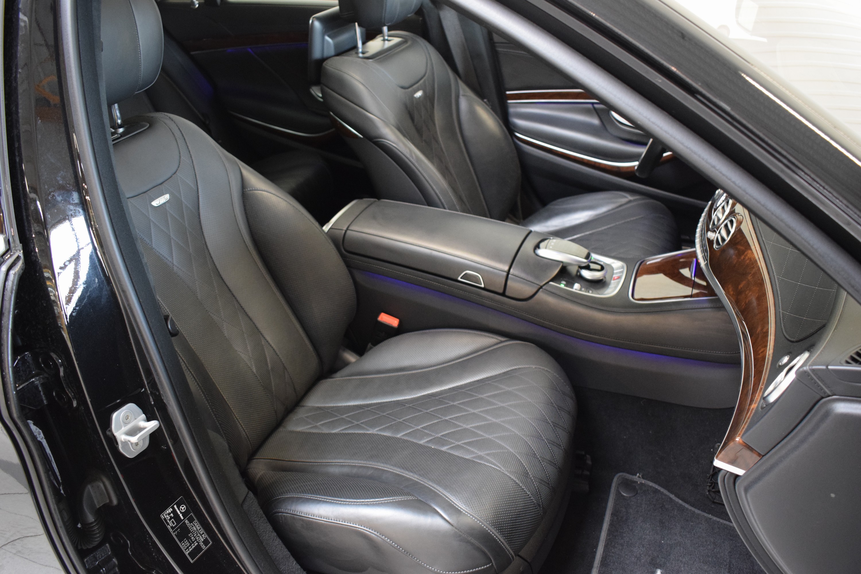 Detail l: Mercedes-Benz S600L, EZ 05/2016, Laufleistung 170.040 km, 390 kW/530 PS, Automatikgetriebe, Farbe: schwarz, Leder, Exklusive Chaffeur Paket, ...