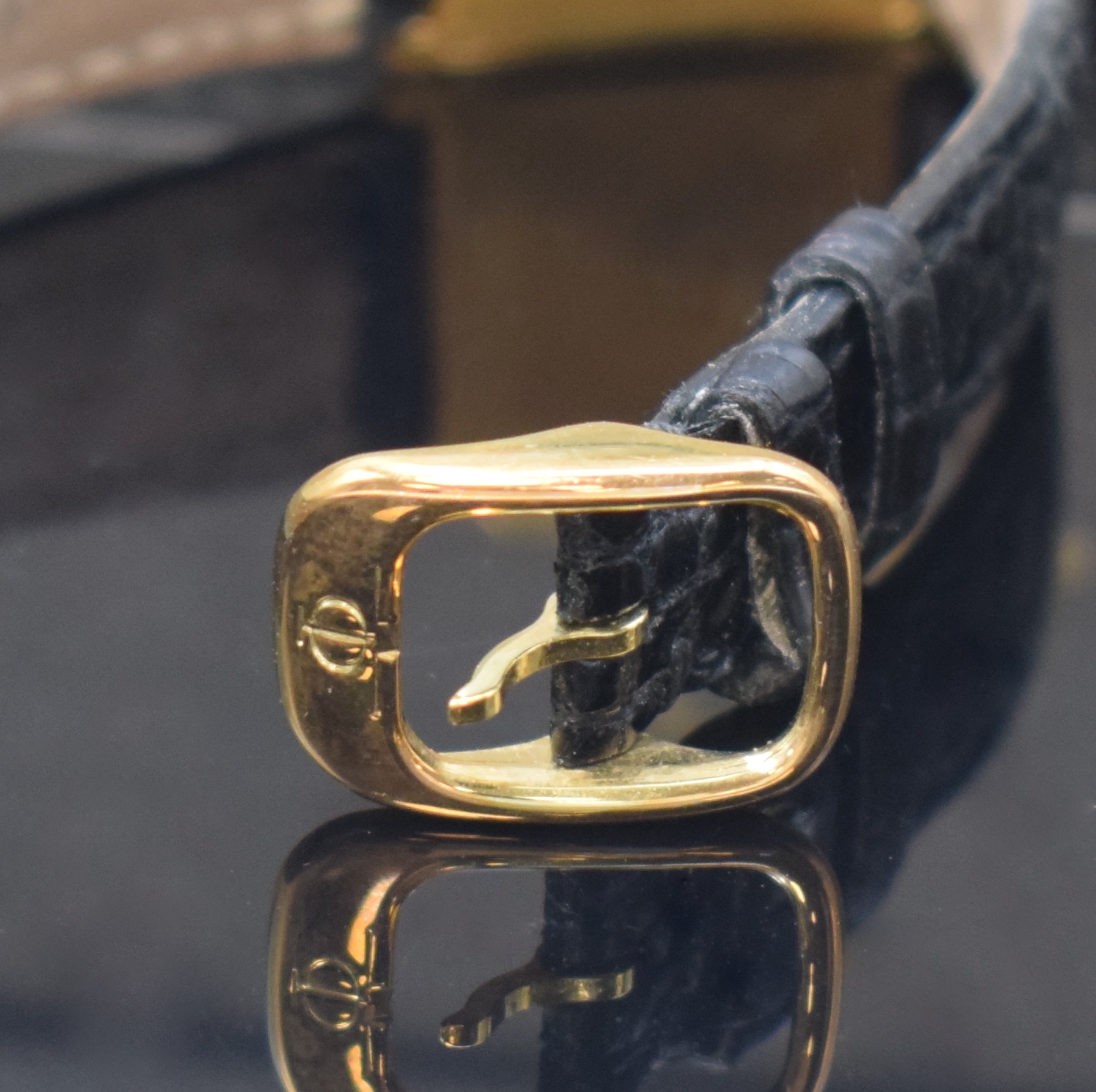 Detail b: BAUME & MERCIER Damenarmbanduhr in GG 750/000, Schweiz um 1995, quarz, Boden 4- fach verschr., orig. Lederband m. Dornschl., weißes Zifferbl. m. ...