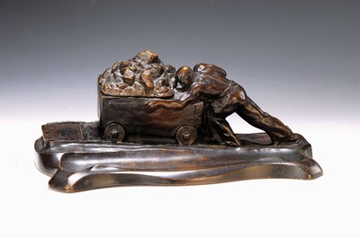 Image 26782660 - Inkwell/desk top, George Morin, 1874-1950, bronze, in the form of a miner pushing a cart full of ore, signed, glass insert defective, approx. 10x25x13cm