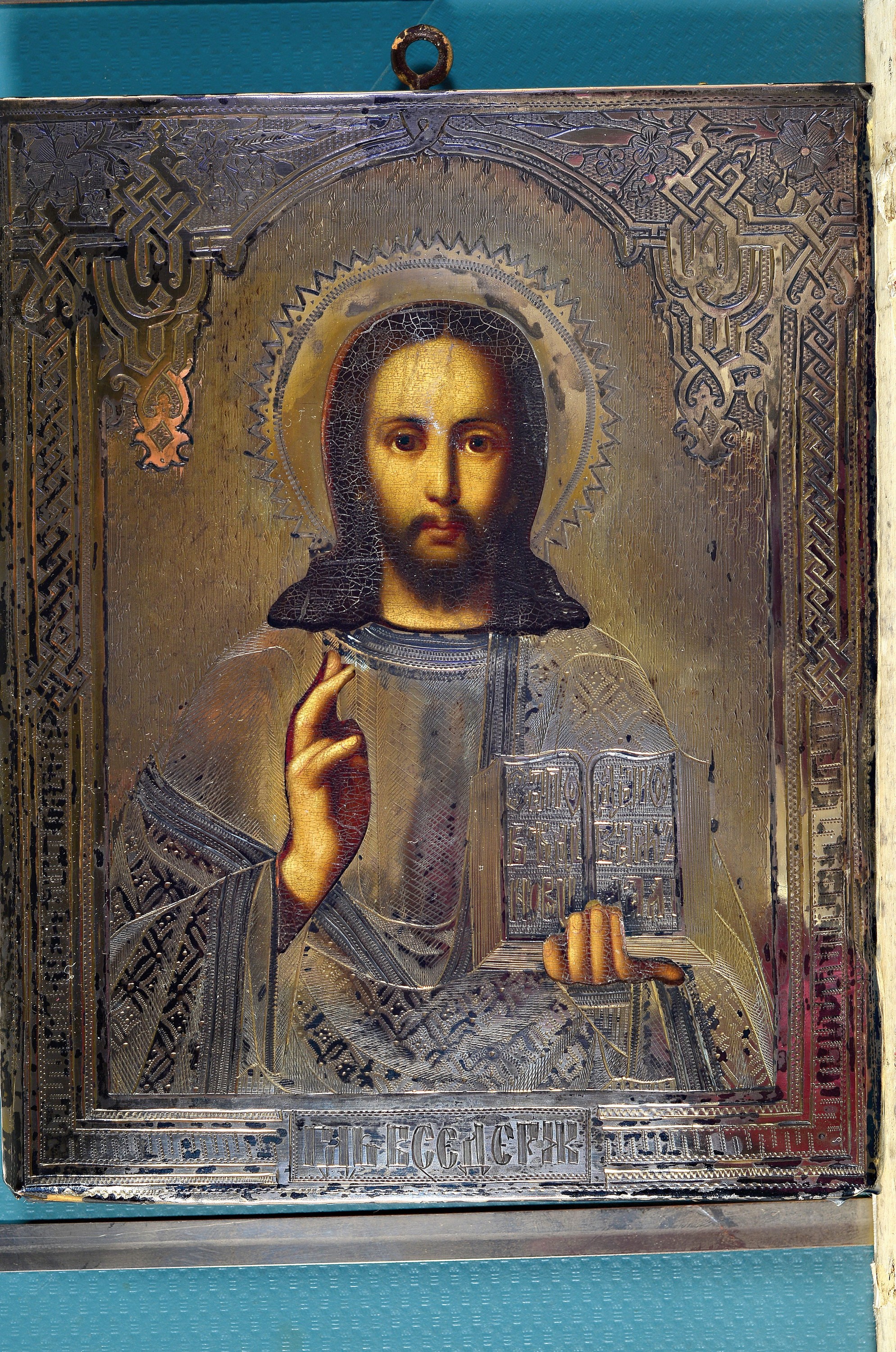 Ikone, Russland, 2. Hälfte 19. Jh., Christus Pantokrator, mit 84er Silberoklad, dieses fein ziseliert und guillochiert, Oklad gepunzt 1881, ca. 18x ...