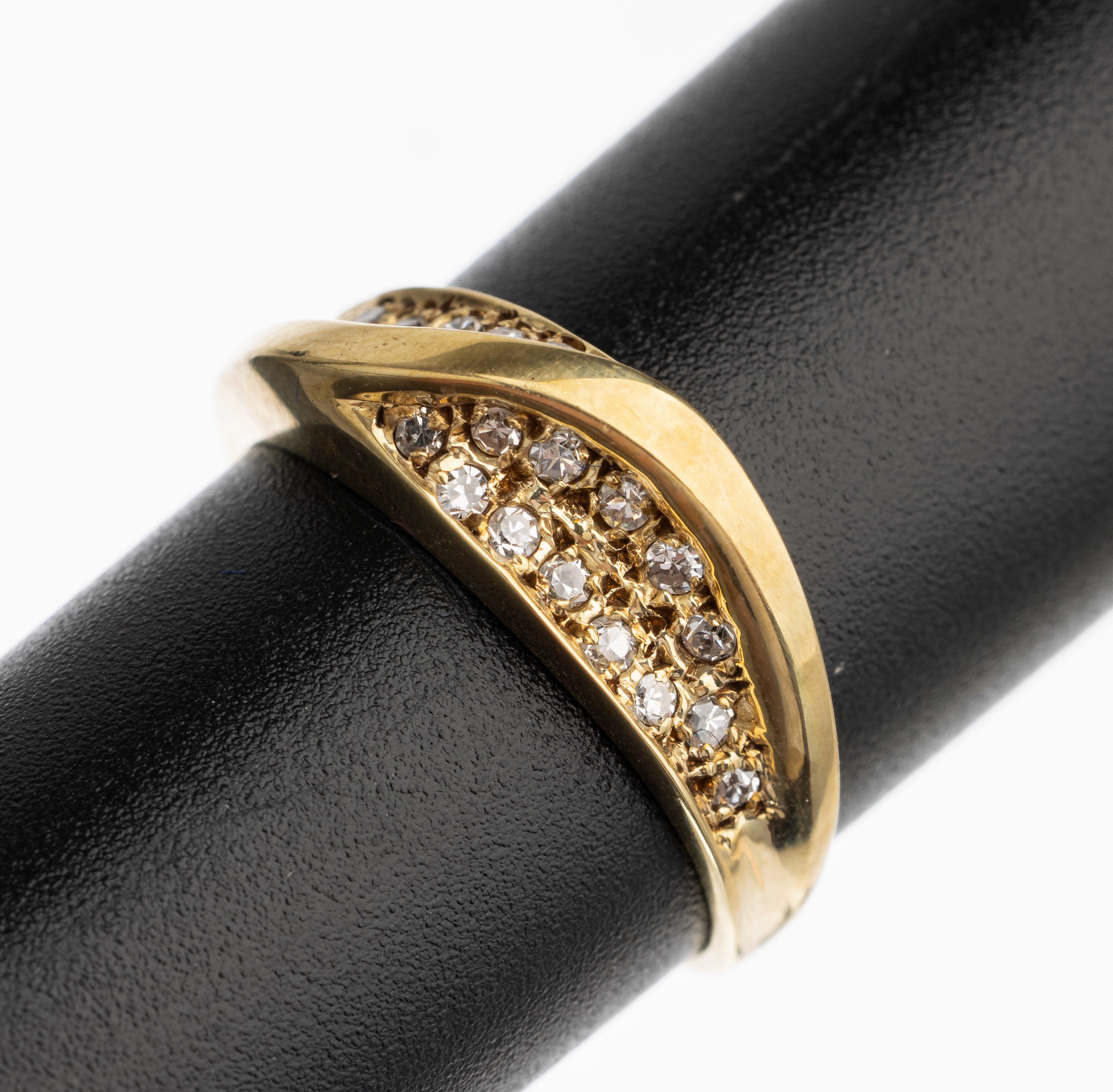 14 kt Gold Brillant Ring, GG 585/000, 26 Brillanten zus. ca. 0.26 ct Weiß/si, ca. 3.7 g, RW 52.5