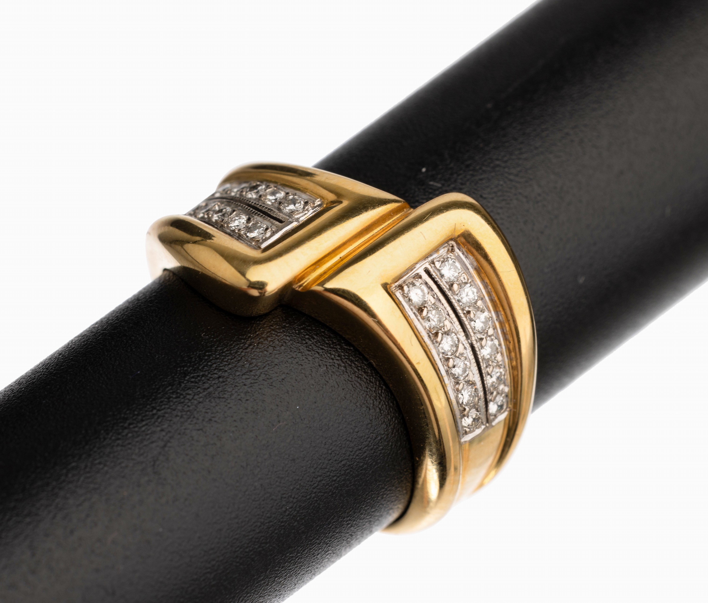 18 kt Gold Brillant Ring, GG/WG 750/000, gepr., 24 Brillanten zus. ca. 0.30 ct Weiß/si,RW 58, ca. 8.3 g