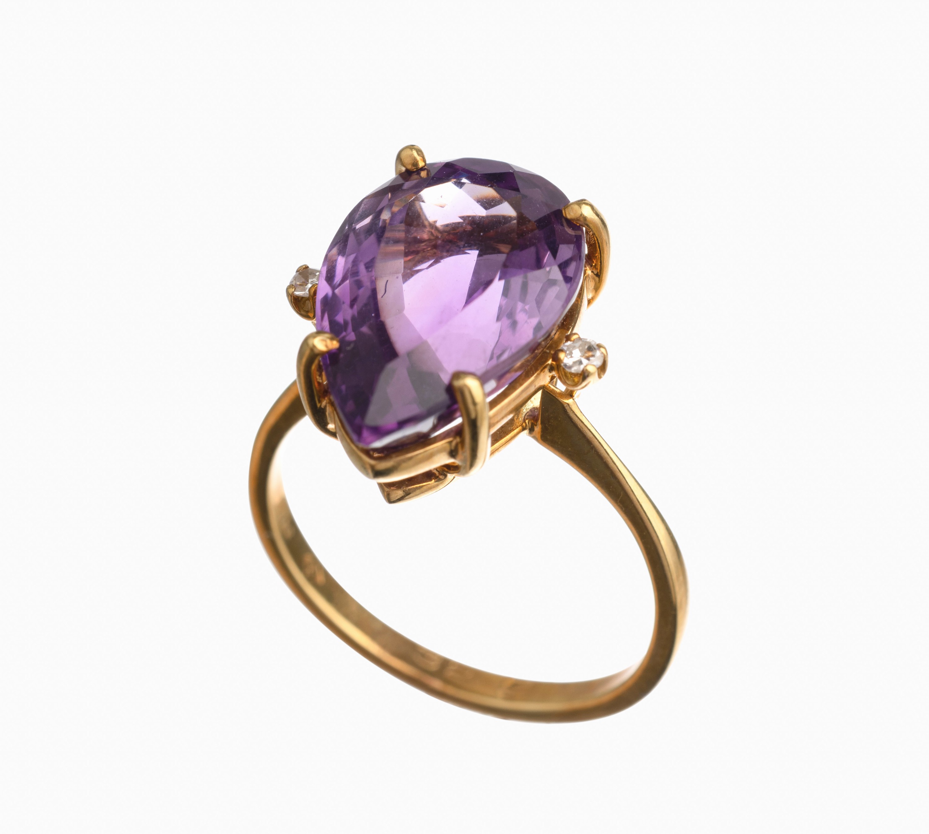 18 kt Gold Amethyst Diamant-Ring, GG 750/000, facett. Amethyst-Tropfen, 2 8/8-Diam.zus. ca. 0.02 ct Weiß/si, total ca. 5.0 g, RW 55