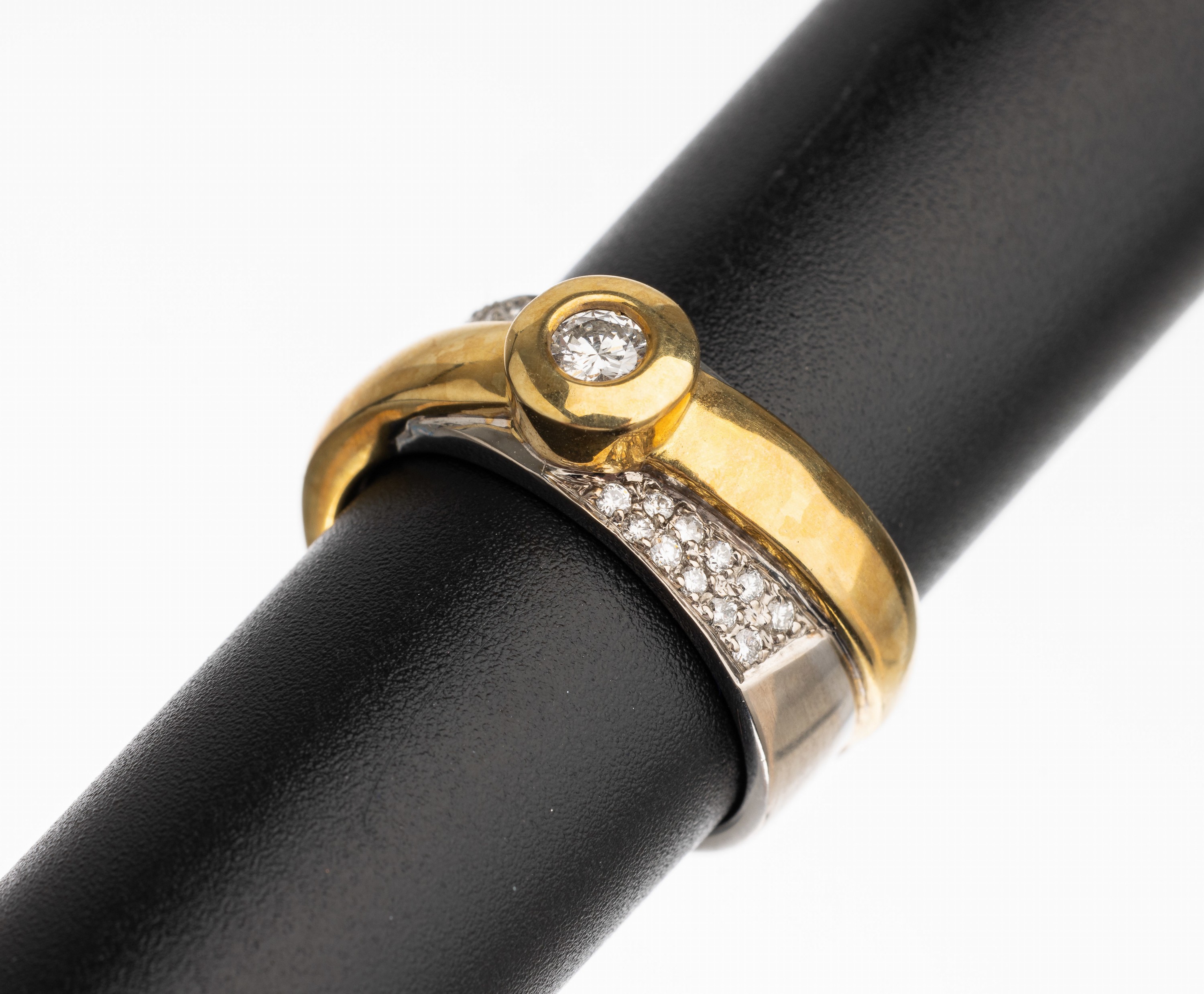 14 kt Gold Brillant Ring, GG/WG 585/000, 23Brillanten zus. ca. 1.0 ct feines Weiß/vs, RW 54/55, ca. 10.8 g