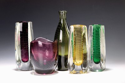 Image 26783072 - 5 vases, Murano Italy, 1970s, mouth blown colorless glass with various colorful inside overlays and engraved air bubbles, height from13,5cm to 26cm