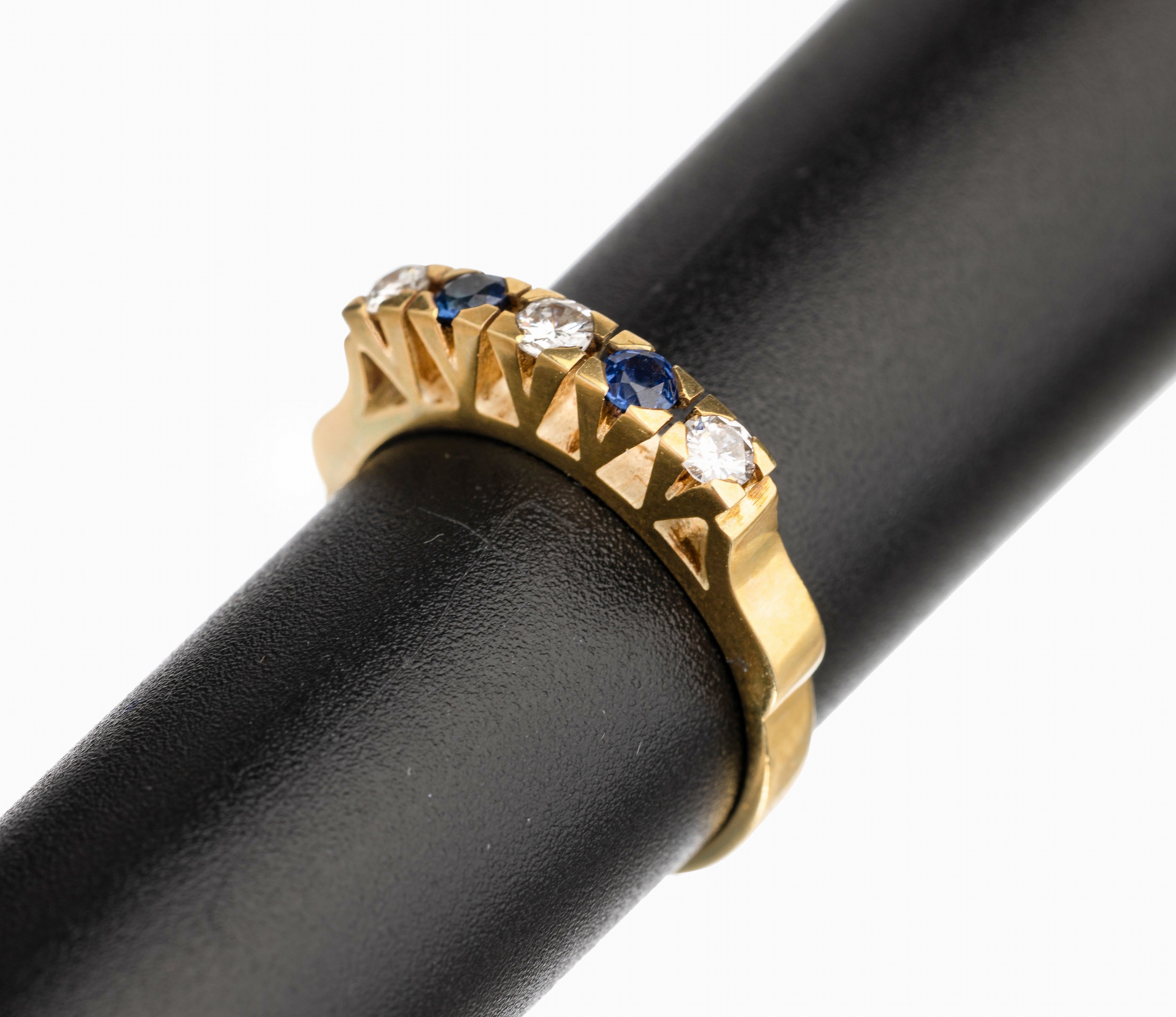 14 kt Gold Saphir Brillant Ring, GG 585/000, 3 Brillanten zus. ca. 0.24 ct Weiß/si, 3 rundfacett. Saphire zus. ca. 0.22 ct, RW 55, total ca. 4.4 g