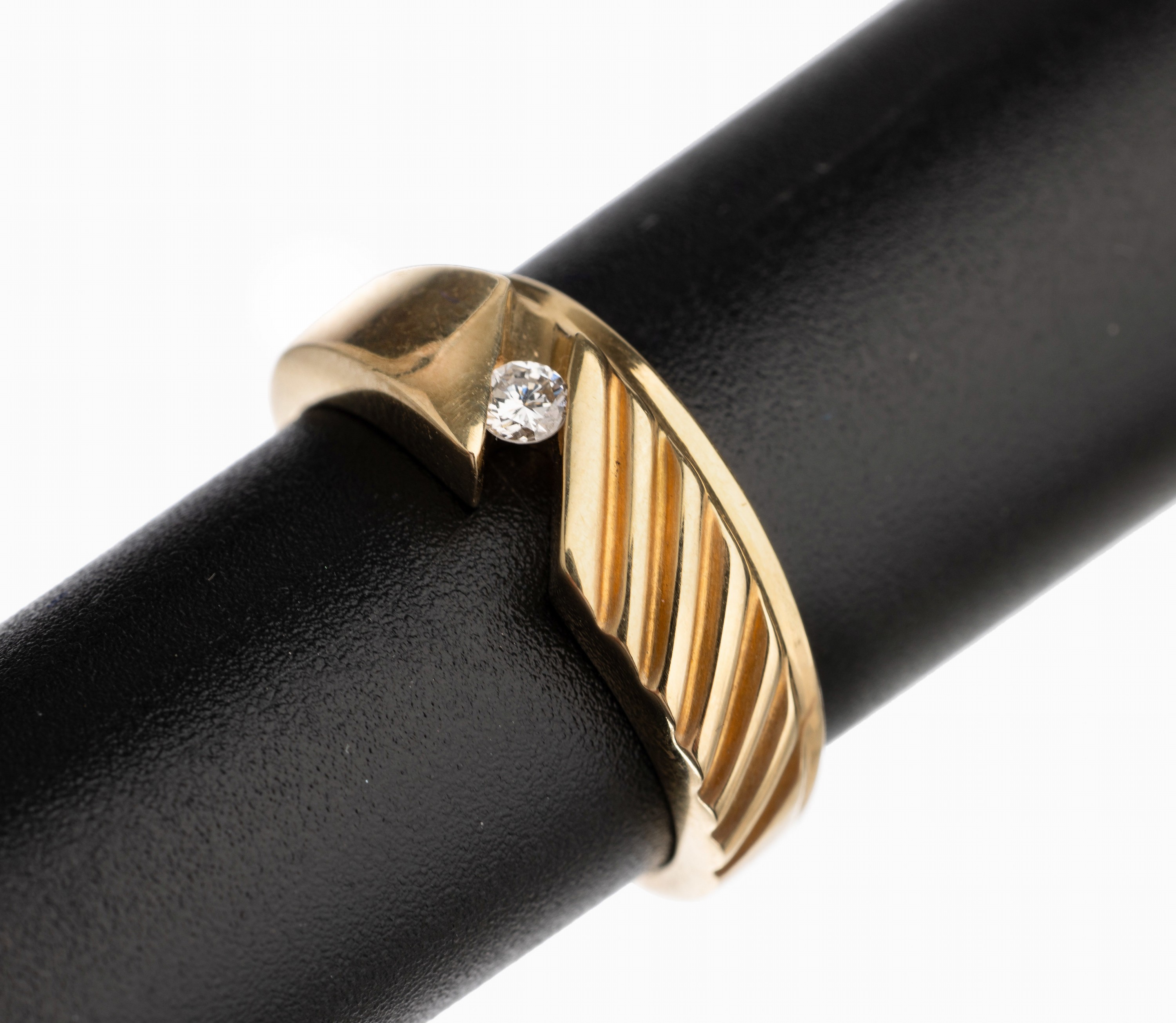 14 kt Gold Brillant Ring, GG 585/000, 1 Brill. ca. 0.08 ct Weiß/si, RW 52, total ca. 4g