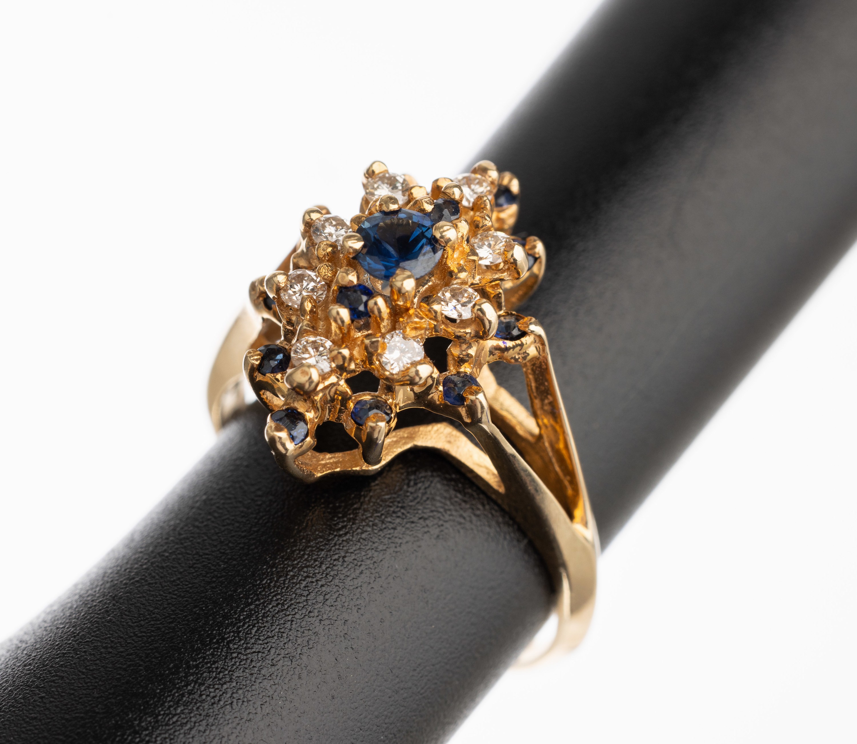 14 kt Gold Saphir Brillant Ring, GG 585/000, 13 rundfacett. Saphire zus. ca. 0.20 ct, 8 Brillanten zus. ca. 0.16 ct Weiß- get. Weiß/si, RW 53.5, ...