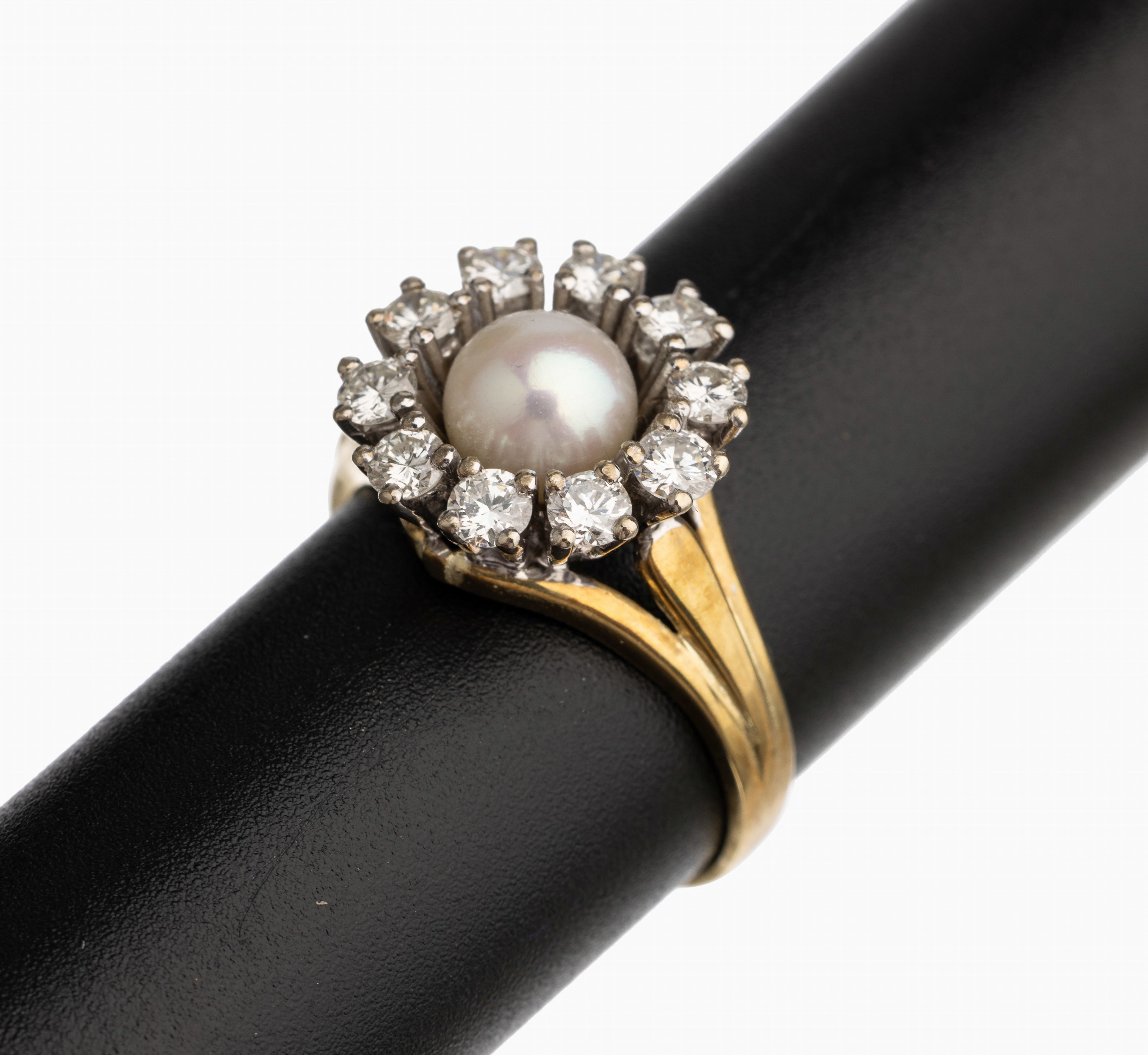 14 kt Gold Perl Brillant Ring, GG/WG 585/000, 1 Zuchtperle Durchm. ca. 5.7 mm umgeben von 10 Brillanten zus. ca. 0.80 ct feines Weiß/vs, RW 56, ...