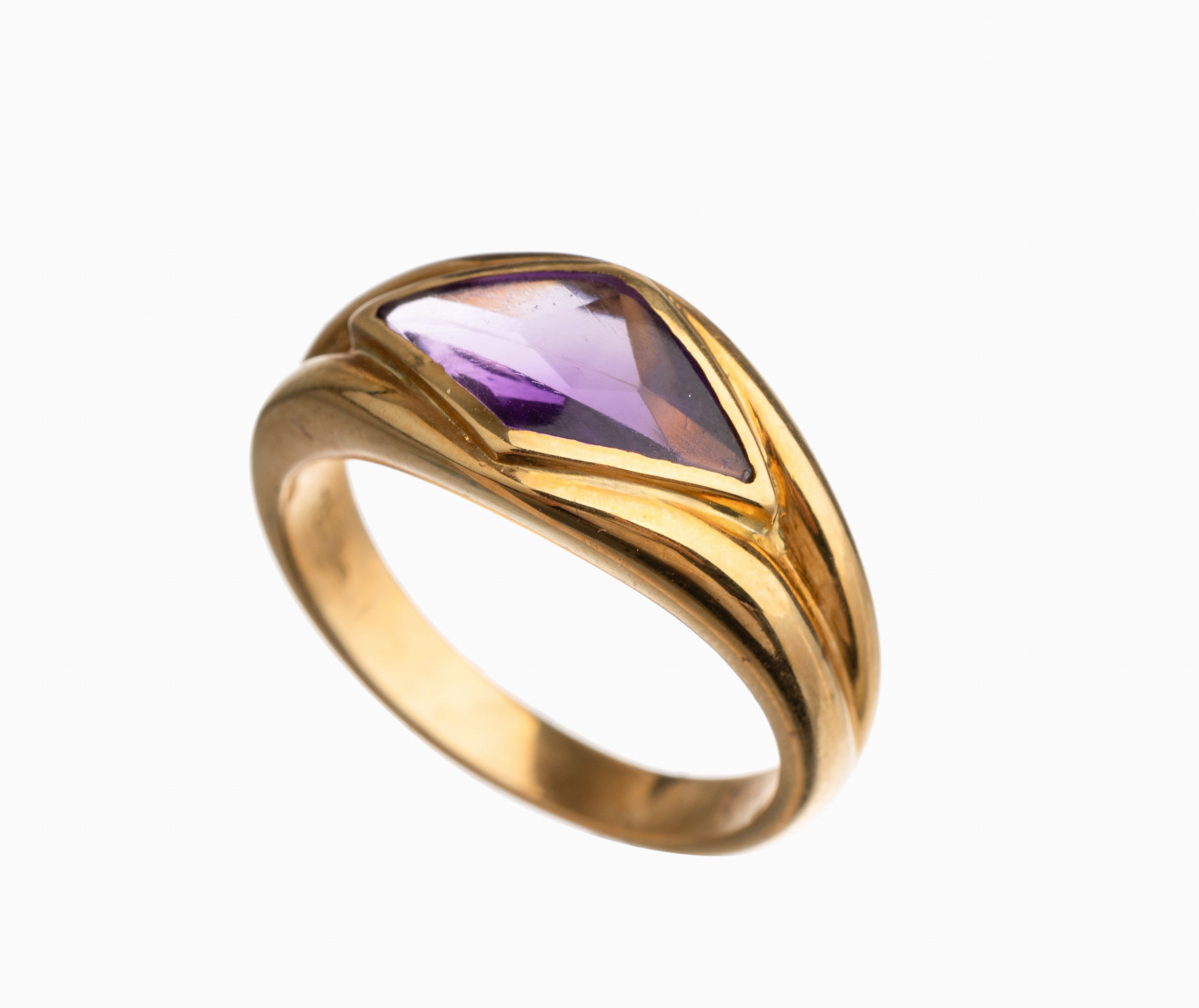 18 kt Gold Amethyst Ring, GG 750/000, Amethyst im Phantasieschliff, RW 53, total ca.7.3 g