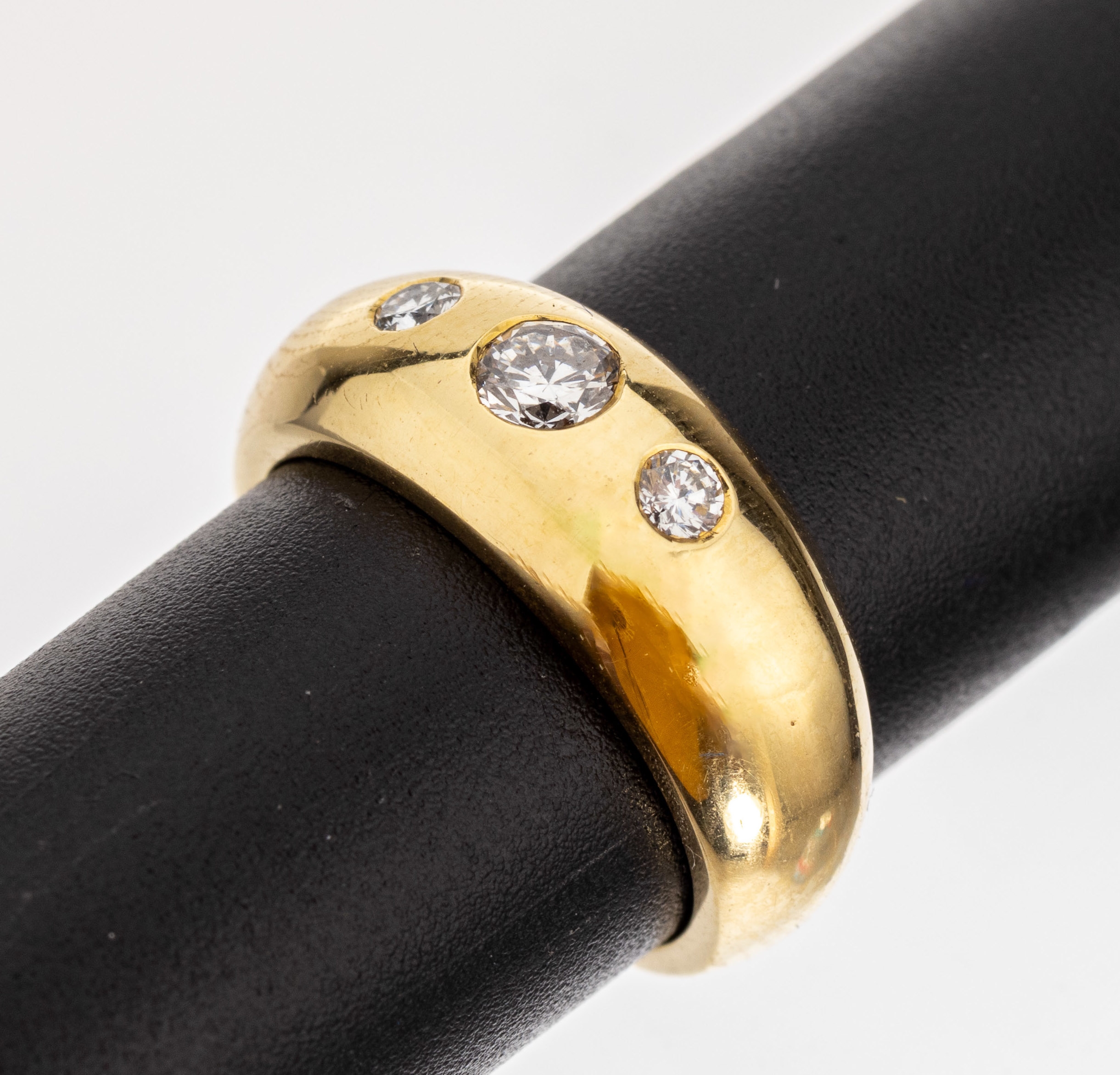 14 kt Gold Brillant Bandring, GG 585/000, 3Brillanten zus. ca. 0.35 ct feines Weiss/si-p, RW 49, ca. 5.4 g