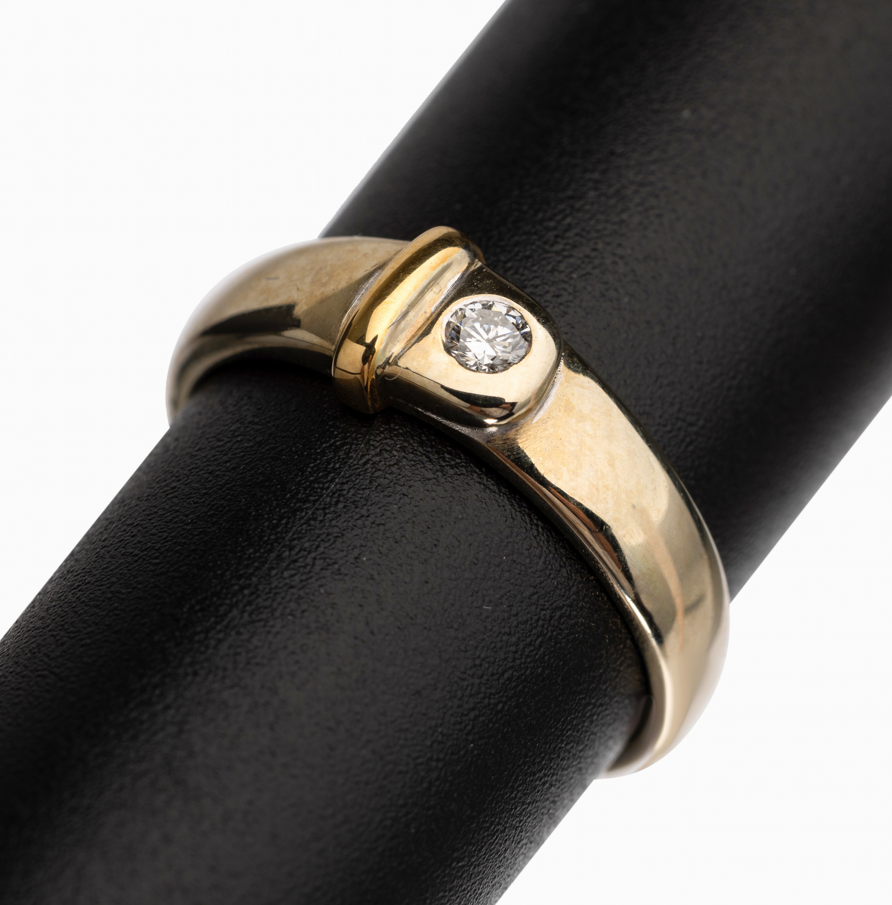 14 kt Gold Brillant Ring, Brillant ca. 0.07ct feines Weiß/si, RW 54, total ca. 3.4 g