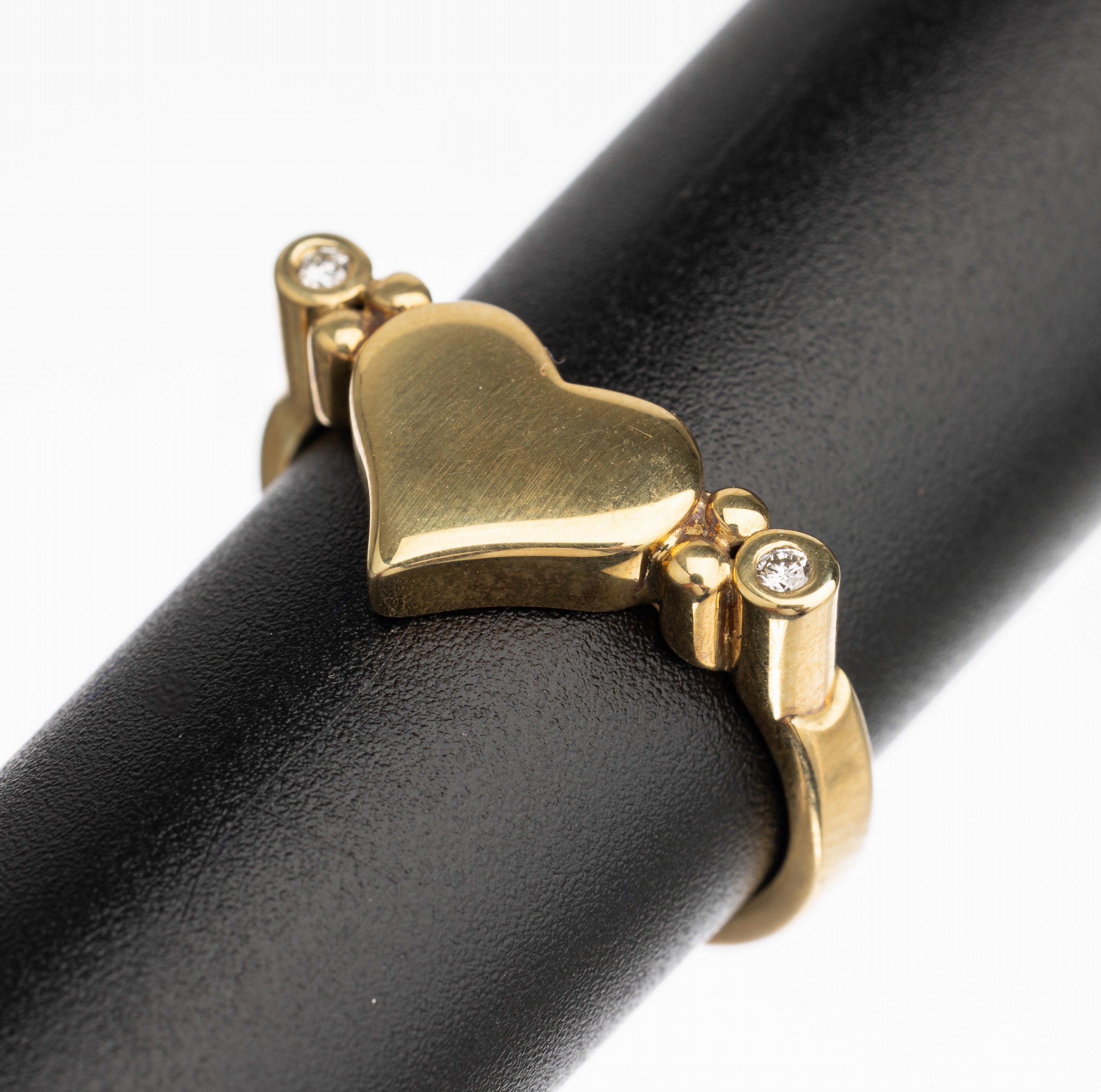 14 kt Gold Brillant Ring, GG 585/000, Herzmotiv, 2 Brillanten zus. ca. 0.03 ct Weiß/si, RW 54.5, total ca. 5.3 g