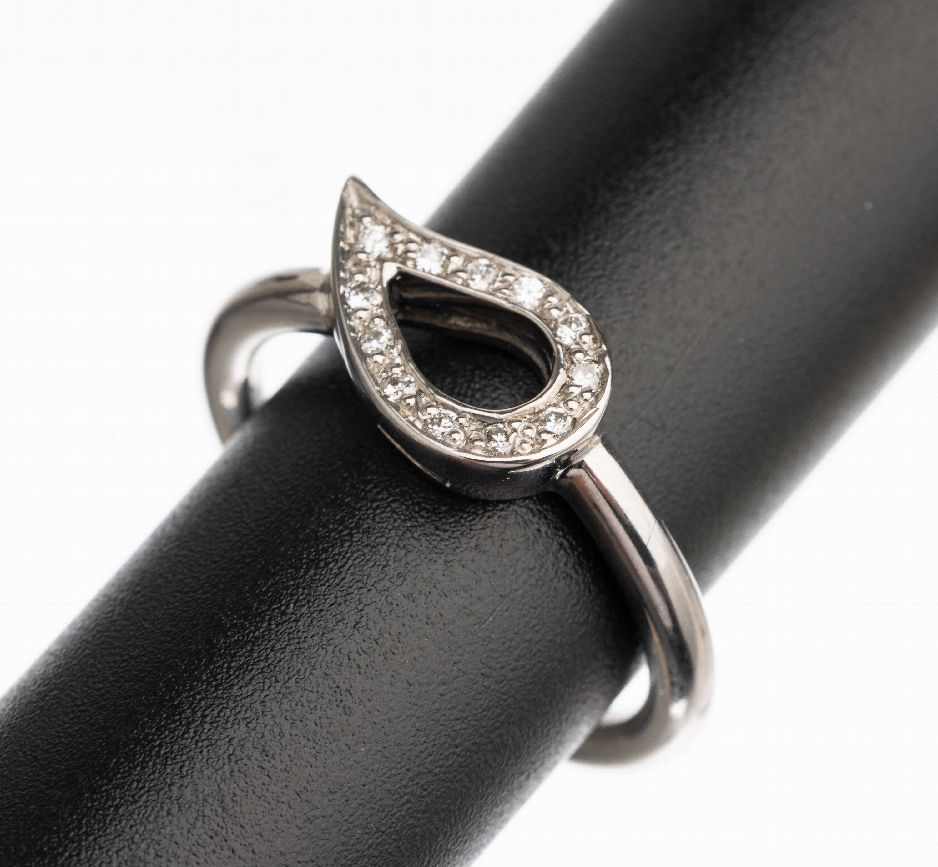 14 kt Gold Brillant Ring, WG 585/000, 12 Brillanten zus. ca. 0.06 ct Weiß/si, RW 55, total ca. 4.9 g
