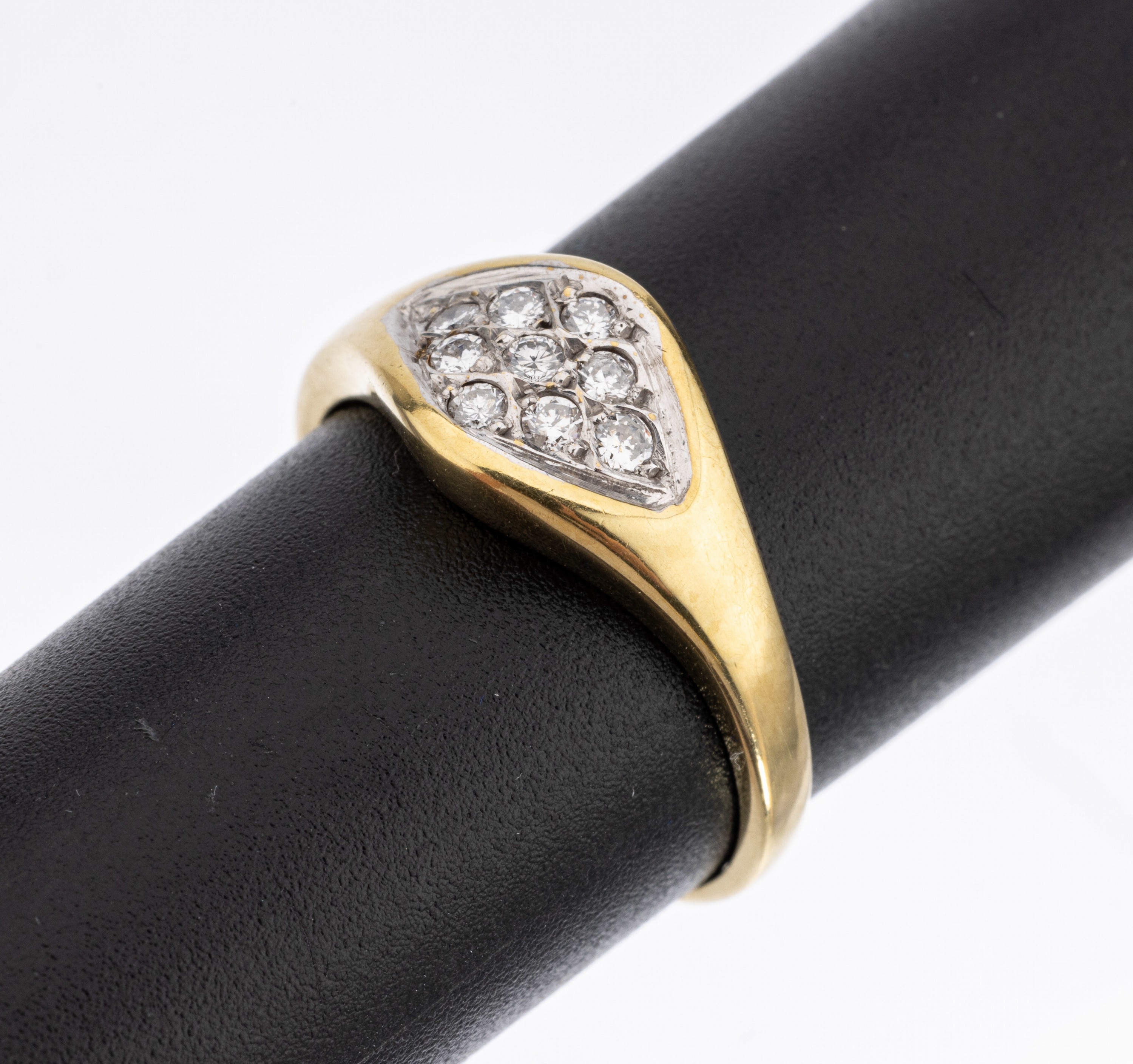 14 kt Gold Brillant Ring, GG/WG 585/000, 9 Brillanten zus. ca. 0.18 ct Weiss/vs, RW 54.5, total ca. ca. 3.9 g