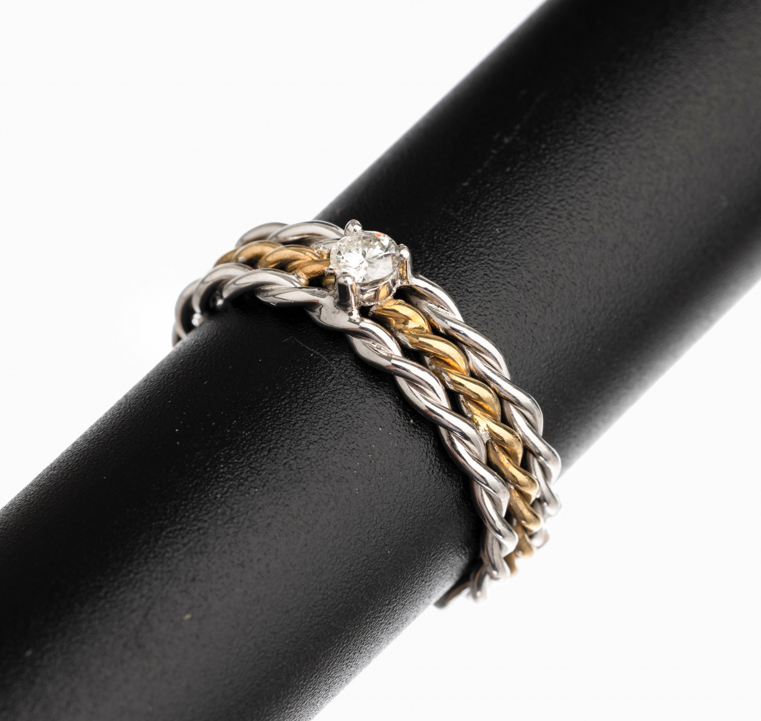 14 kt Gold Brillant Ring, GG/WG 585/000, 1 Brillant ca. 0.15 ct feines Weiß/vs, RW 59, total ca. 4.8 g