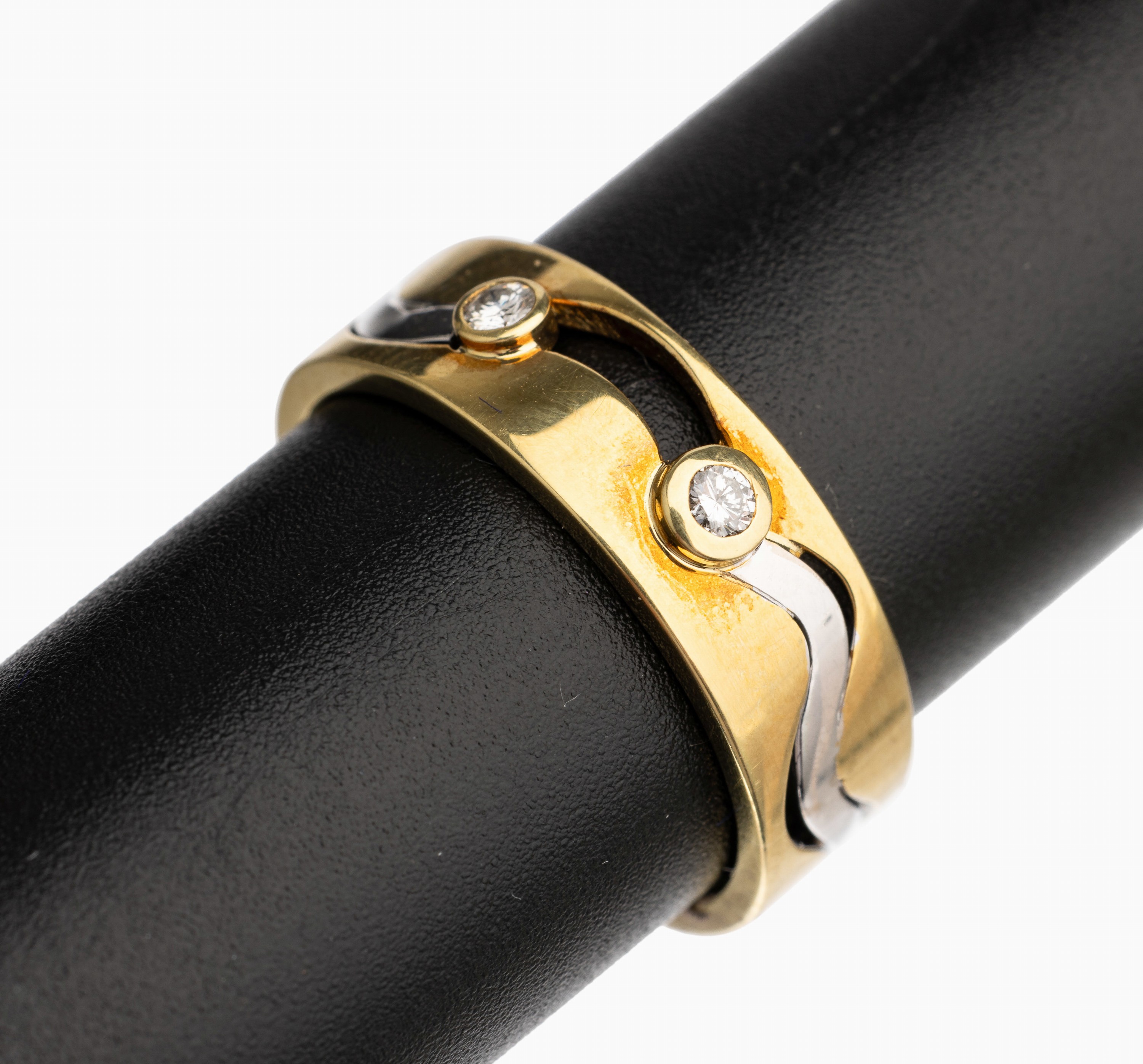 14 kt Gold Brillant Ring, GG/WG 585/000, 2 Brillanten zus. ca. 0.10 ct feines Weiß/vs, RW58, total ca. 6.9 g