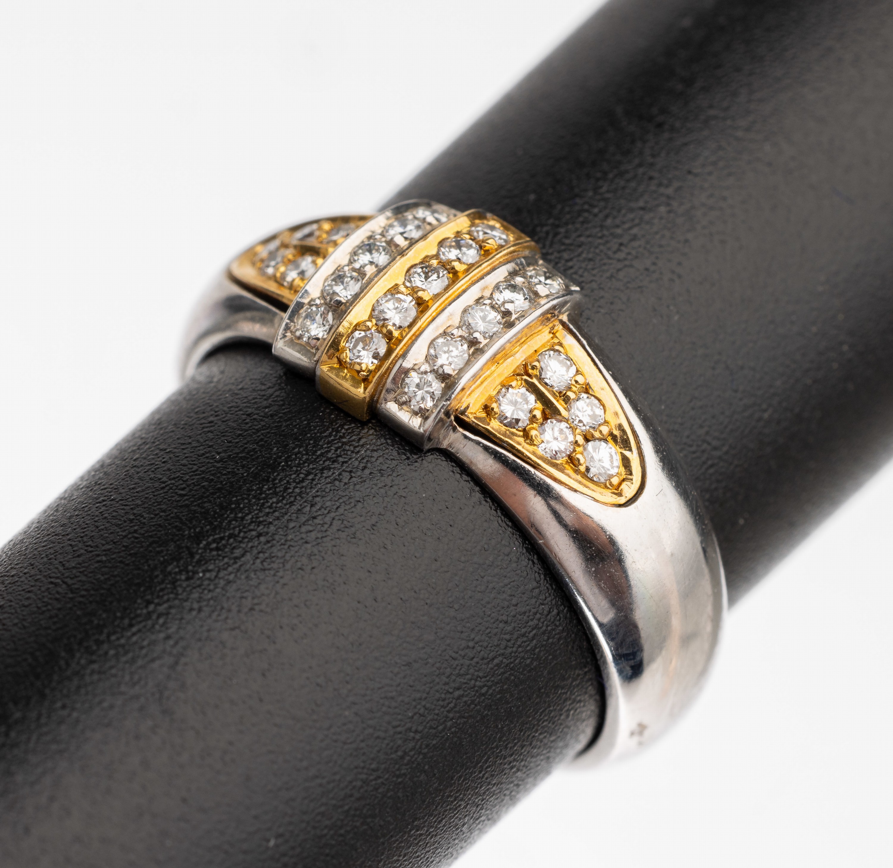 14 kt Gold Brillant Ring, GG/WG 585/000, 25Brillanten zus. ca. 0.25 ct feines Weiß/vs, RW53, total ca. 4.7 g