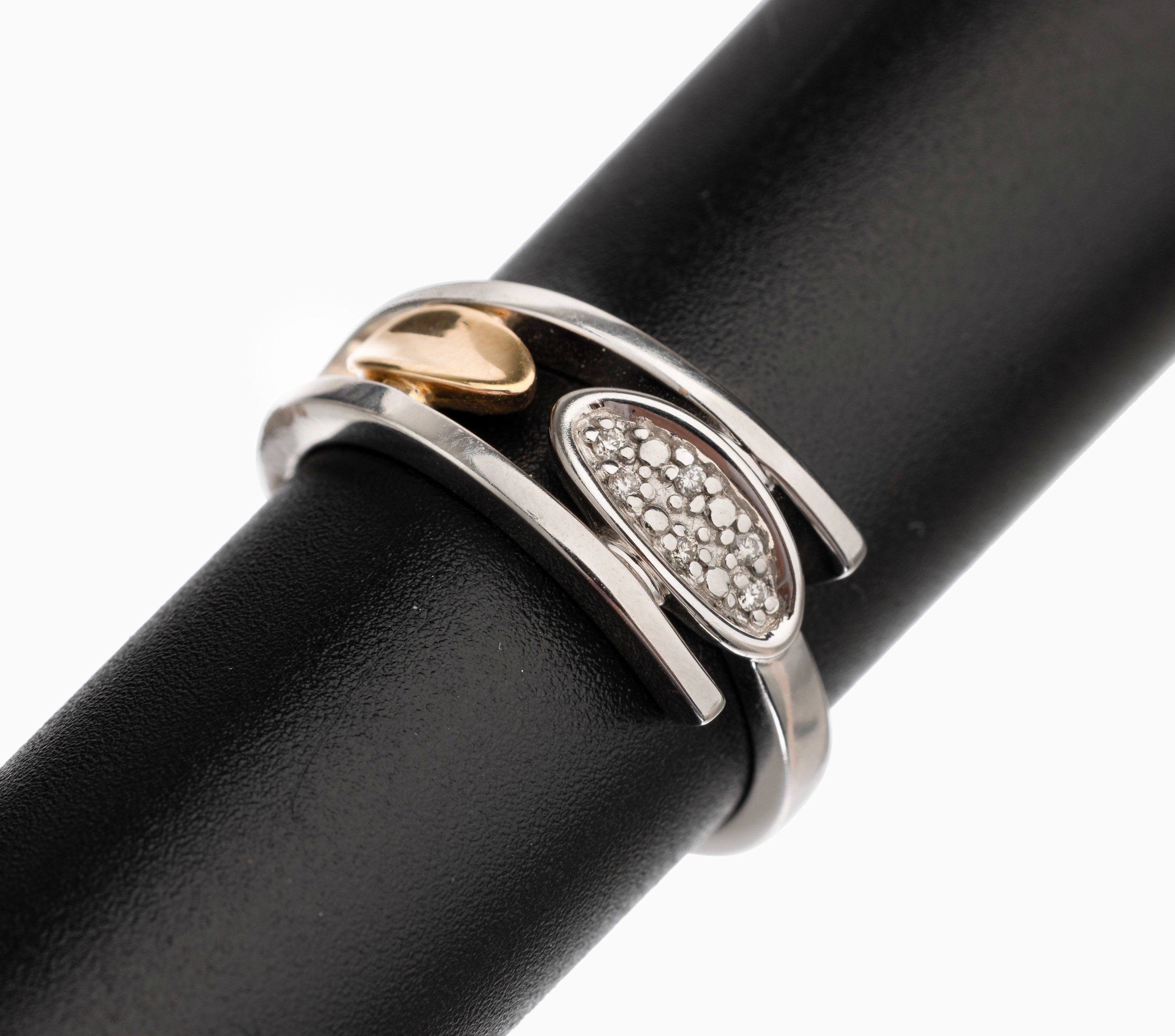 14 kt Gold Brillant Ring, GG/WG 585/000, 6 Brillanten zus. ca. 0.04 ct Weiß/si, RW 55.5, total ca. 5.2 g