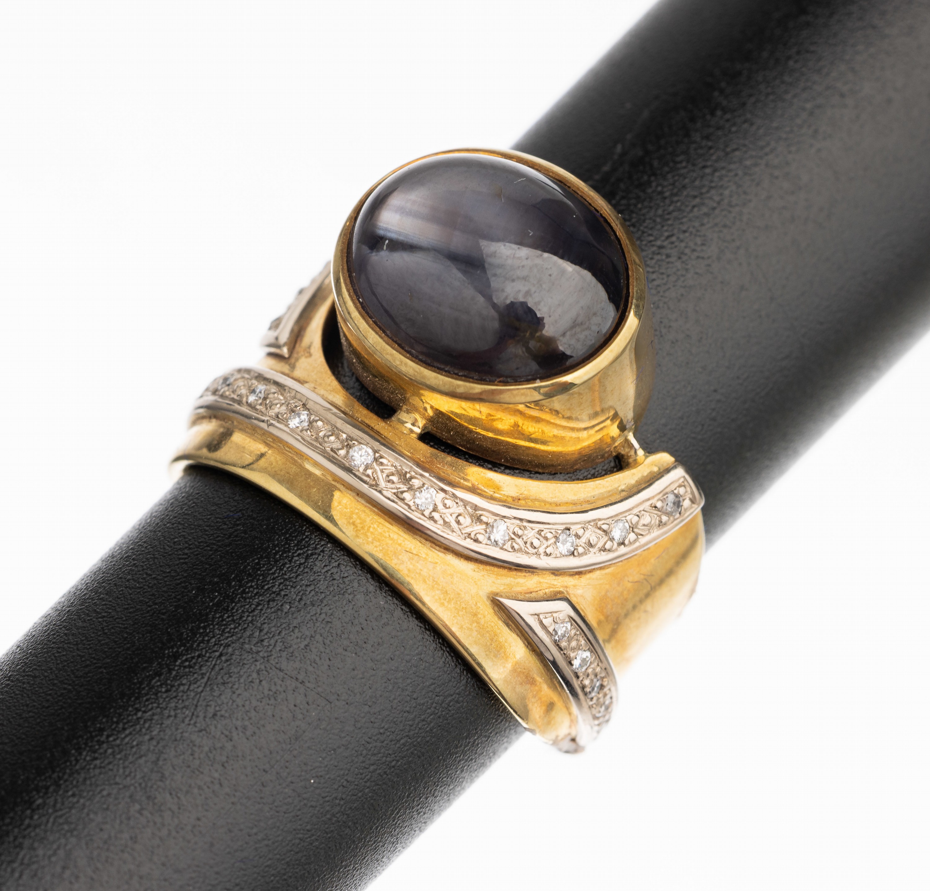 14 kt Gold Sternsaphir Brillant Ring, 1 Sternsaphir ca. 7.0 ct, 23 Brillanten zus. ca. 0.11 ct Weiß/si, RW 56.5, total ca. 13.1 g