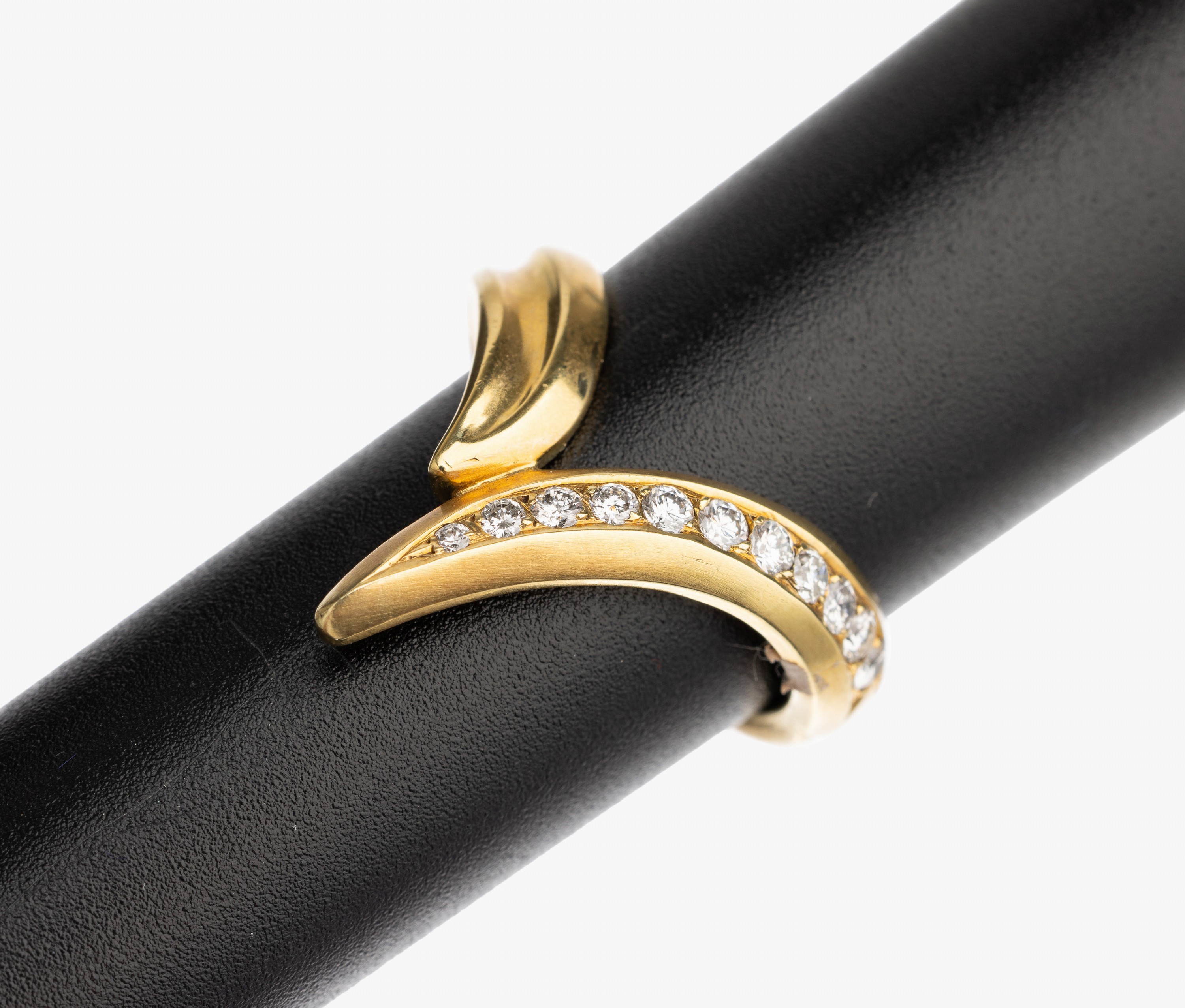 14 kt Gold Brillant Ring, GG 585/000, 11 Brillanten zus. ca. 0.38 ct feines Weiß/vs, RW55, total ca. 9.1 g