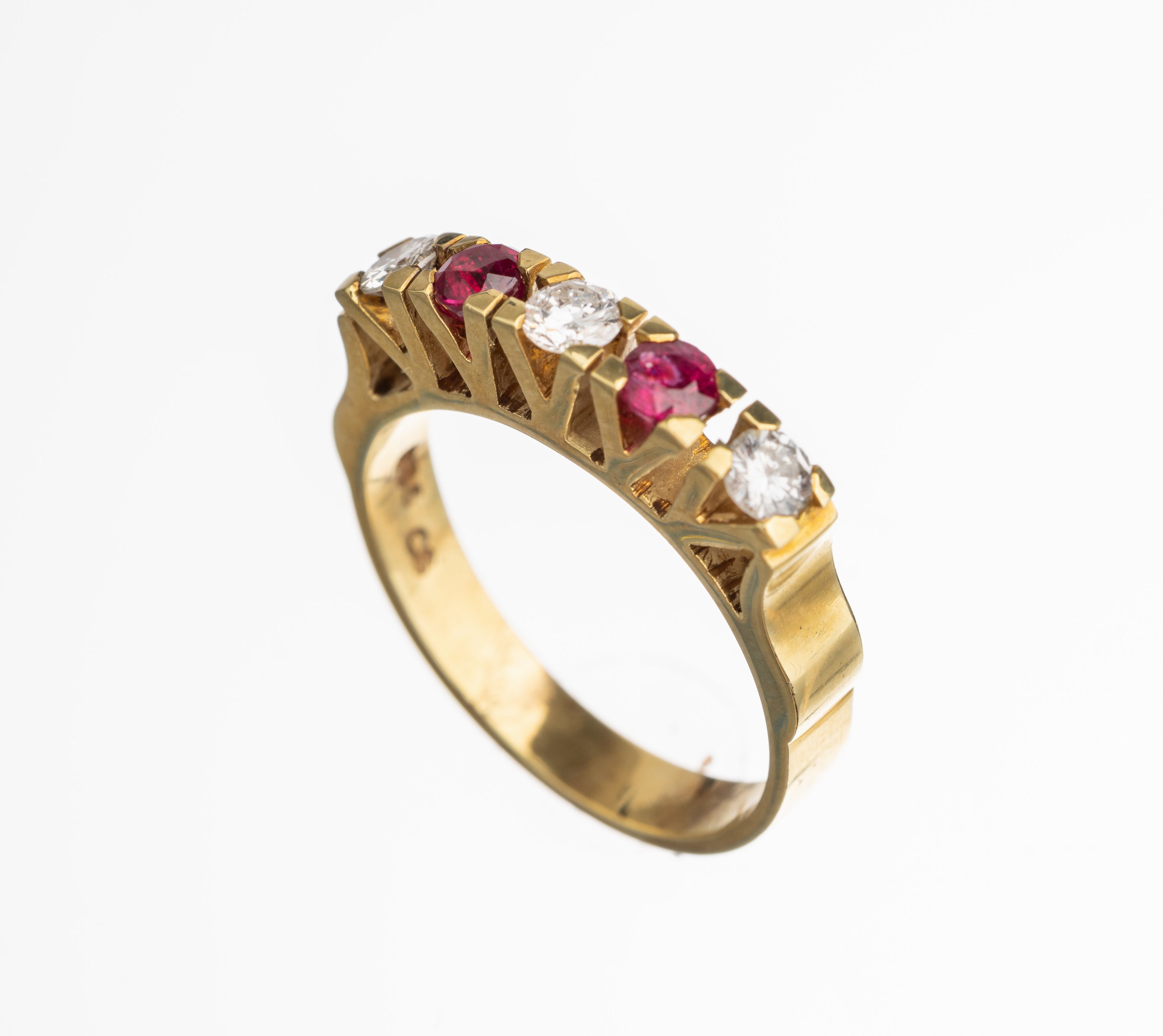 14 kt Gold Rubin Brillant Ring, GG 585/000,2 rundfacett. Rubine zus. ca. 0.52 ct, 3 Brillanten zus. ca. 0.42 ct feines Weiß/vs, RW56, total ca. 6.0 ...