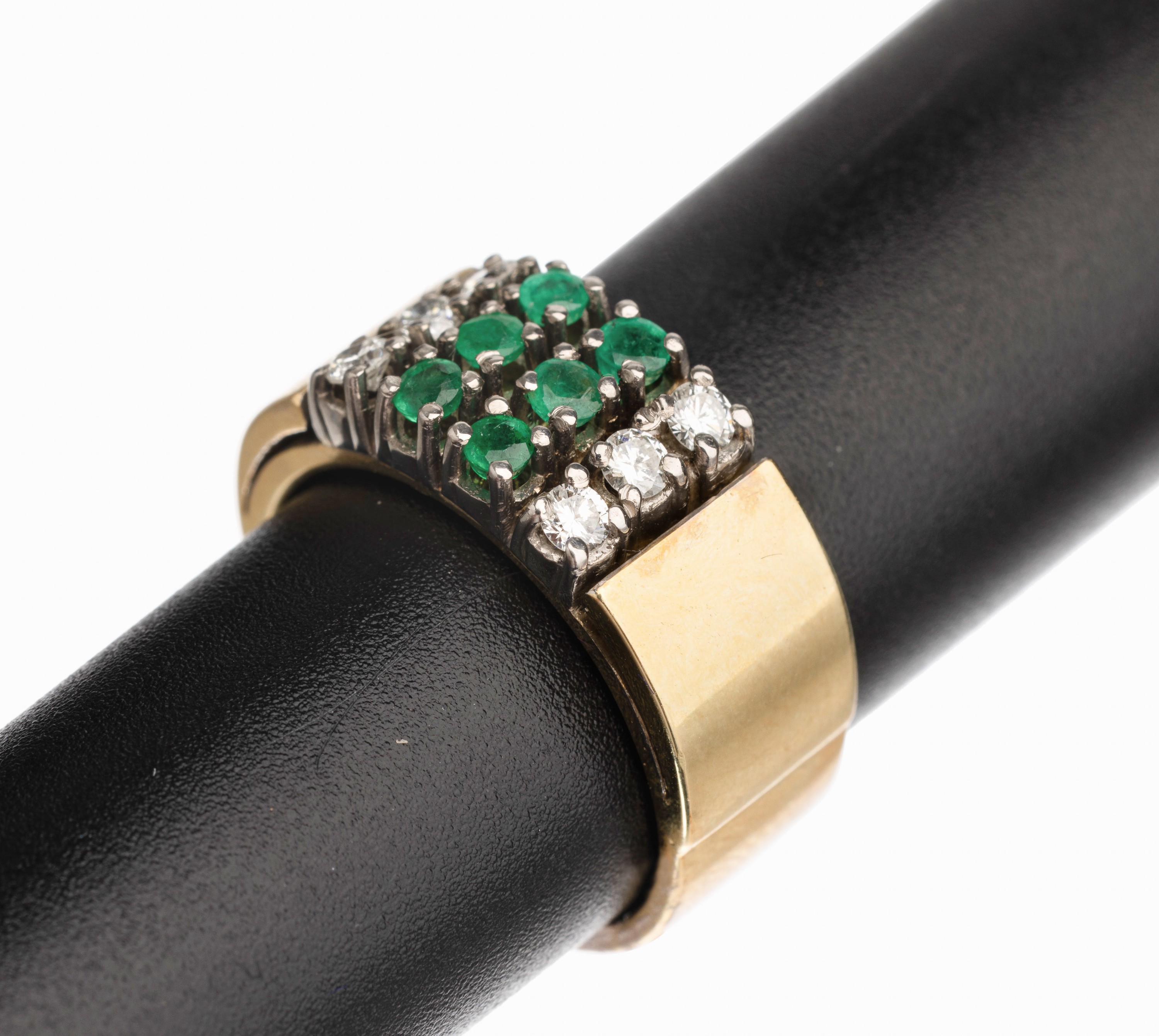 14 kt Gold Smaragd Brillant Ring, GG/WG 585/000, 6 Smaragde zus. ca. 0.48 ct, 6 Brillanten zus. ca. 0.32 ct feines Weiß/vs, RW 54/55, total ca. ...