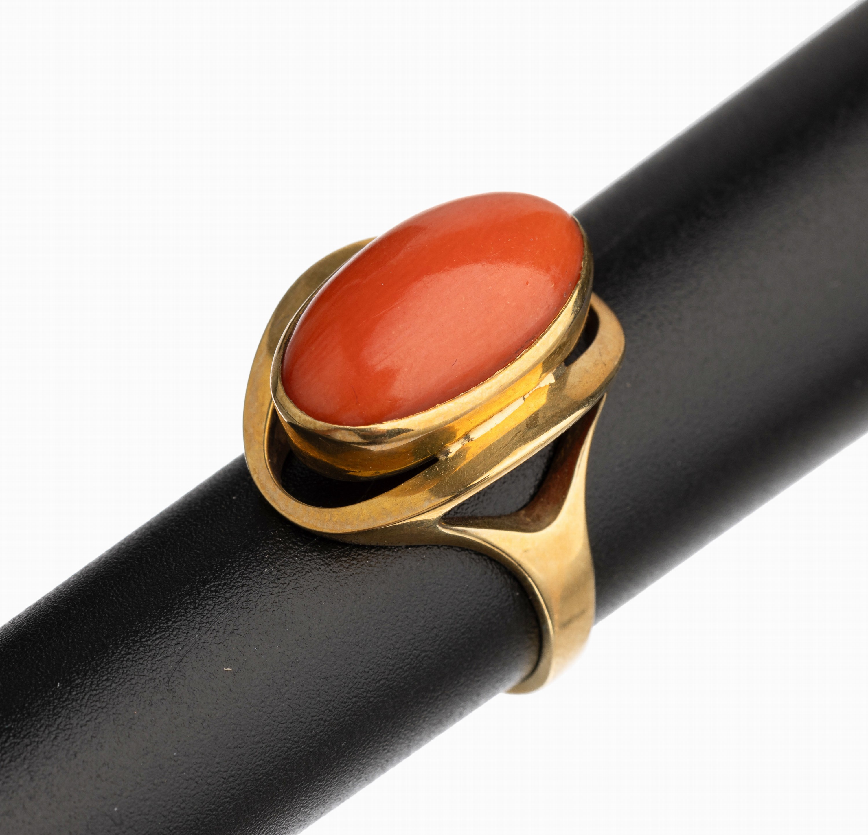 14 kt Gold Korallen Ring, GG 585/000, ovales Korallen-Cabochon ca. 16.8 x 9.6 mm, 6.8 g, RW 54, Versand nur innerhalb der EU