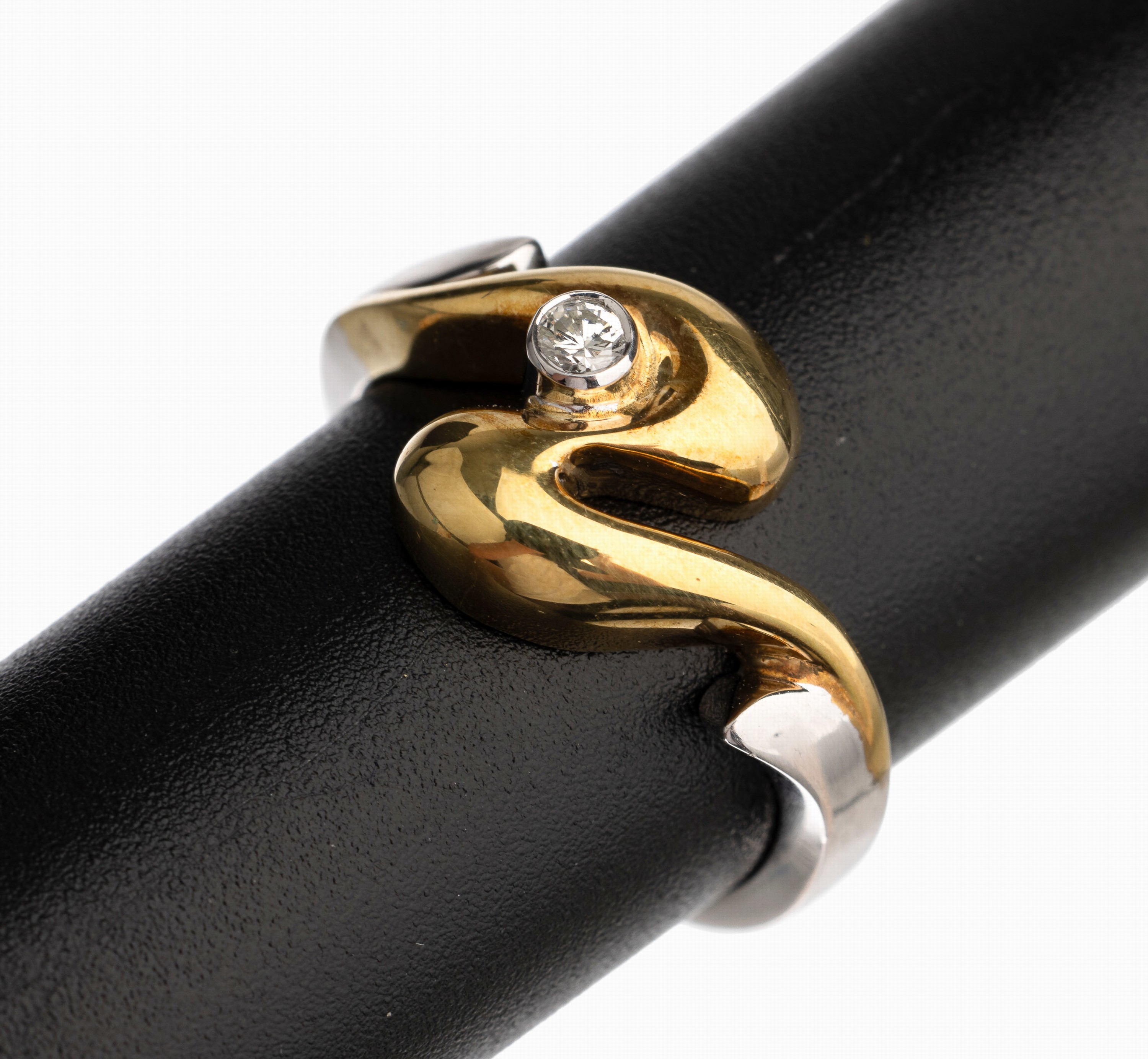 14 kt Gold Brillant Ring, GG/WG 585/000, 1 Brillant ca. 0.07 ct feines Weiß/vs, RW 53, total ca. 6.9 g
