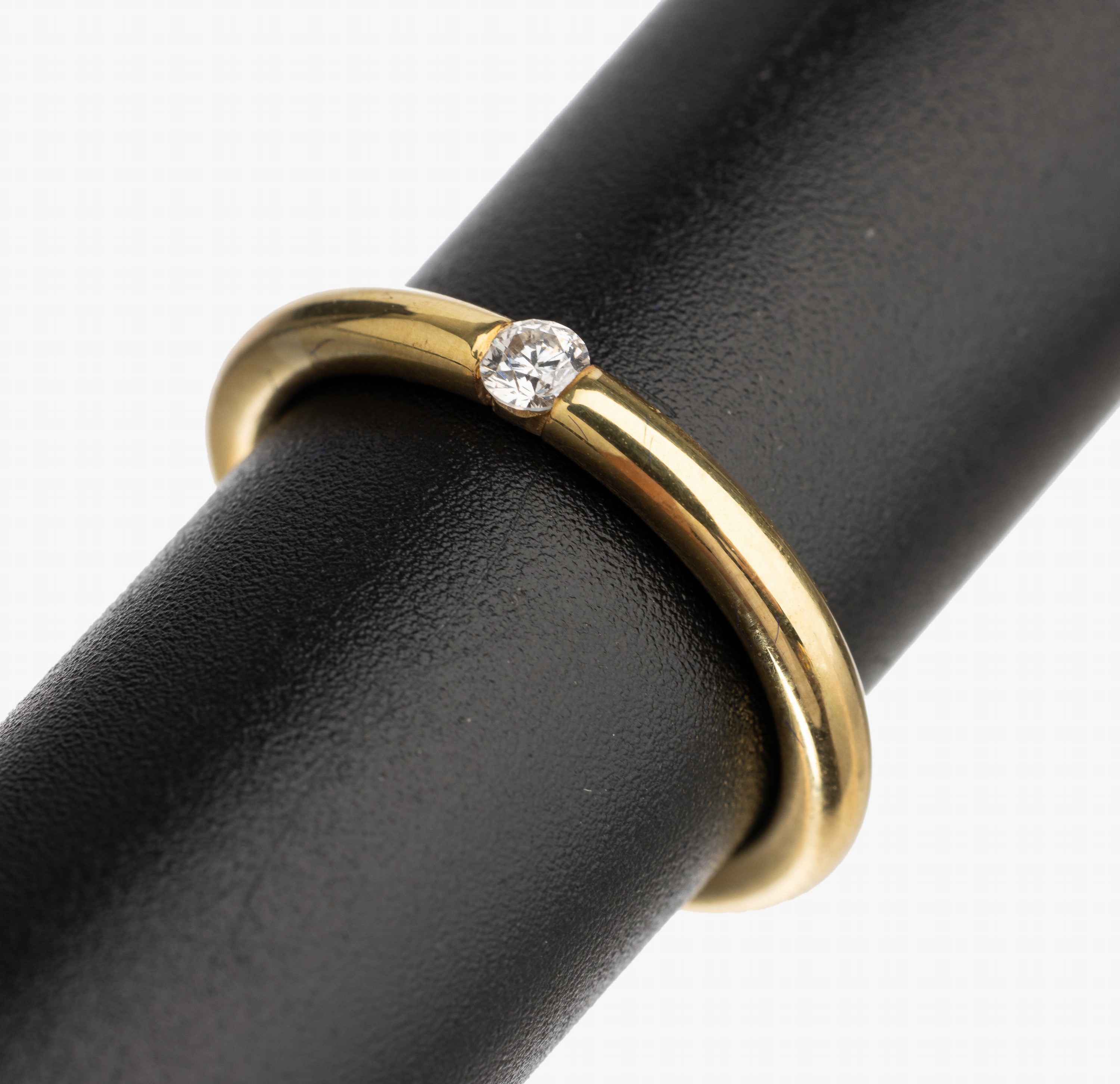 14 kt Gold Brillant Ring, GG 585/000, 1 Brillant ca. 0.10 ct Weiß/si, total ca. 4.0 g,RW 53.5