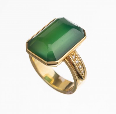 Image 14 kt gold brilliant ring , YG 585/000, rectangular green cabochon, jade colored, ...