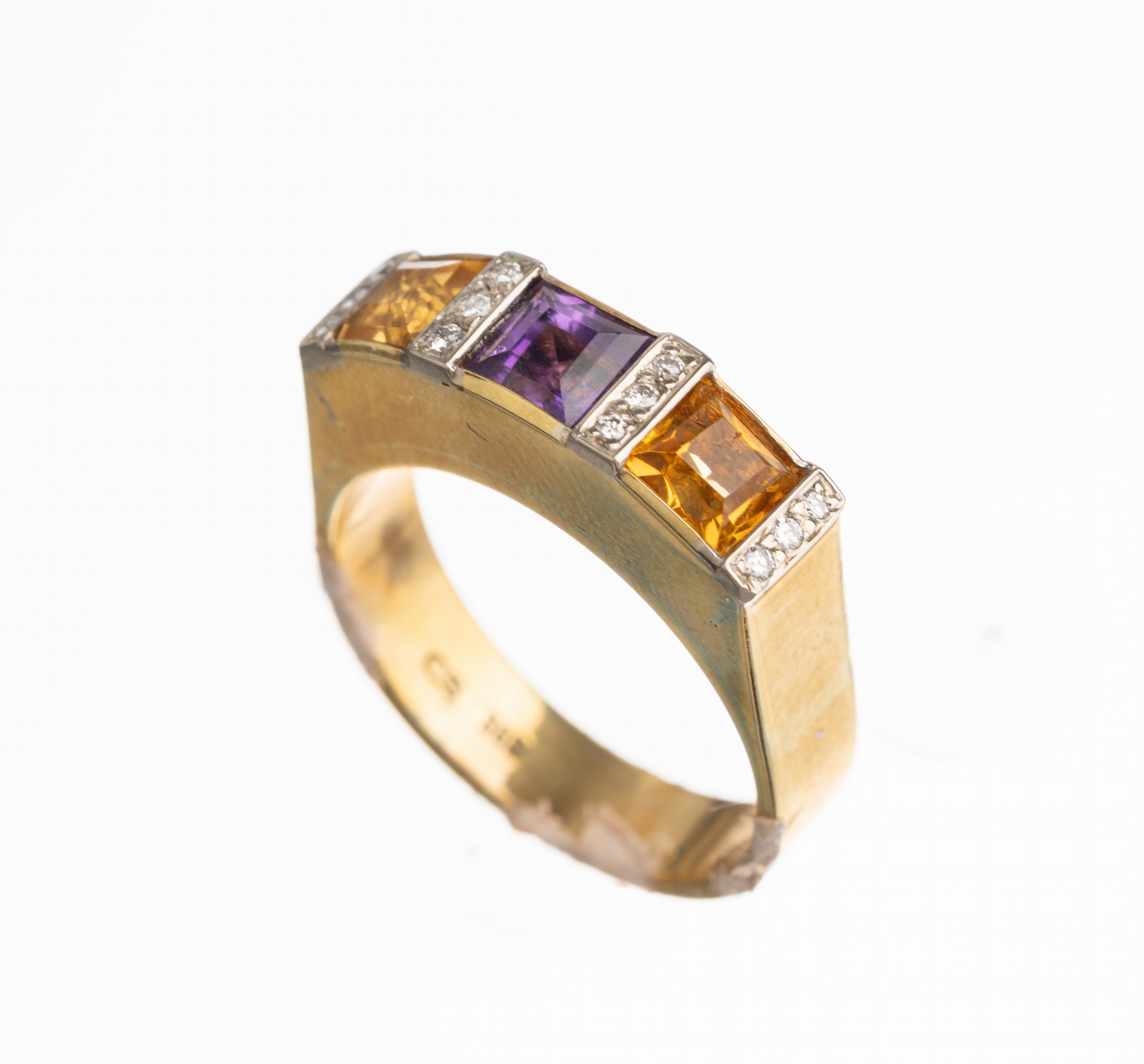 14 kt Gold Farbstein Brillant Ring, GG/WG 585/000, 1 Amethyst-Carree ca. 0.60 ct, 2 Citrin-Carrees zus. ca. 1.20 ct, 12 Brillanten zus. ca. 0.10 ct ...