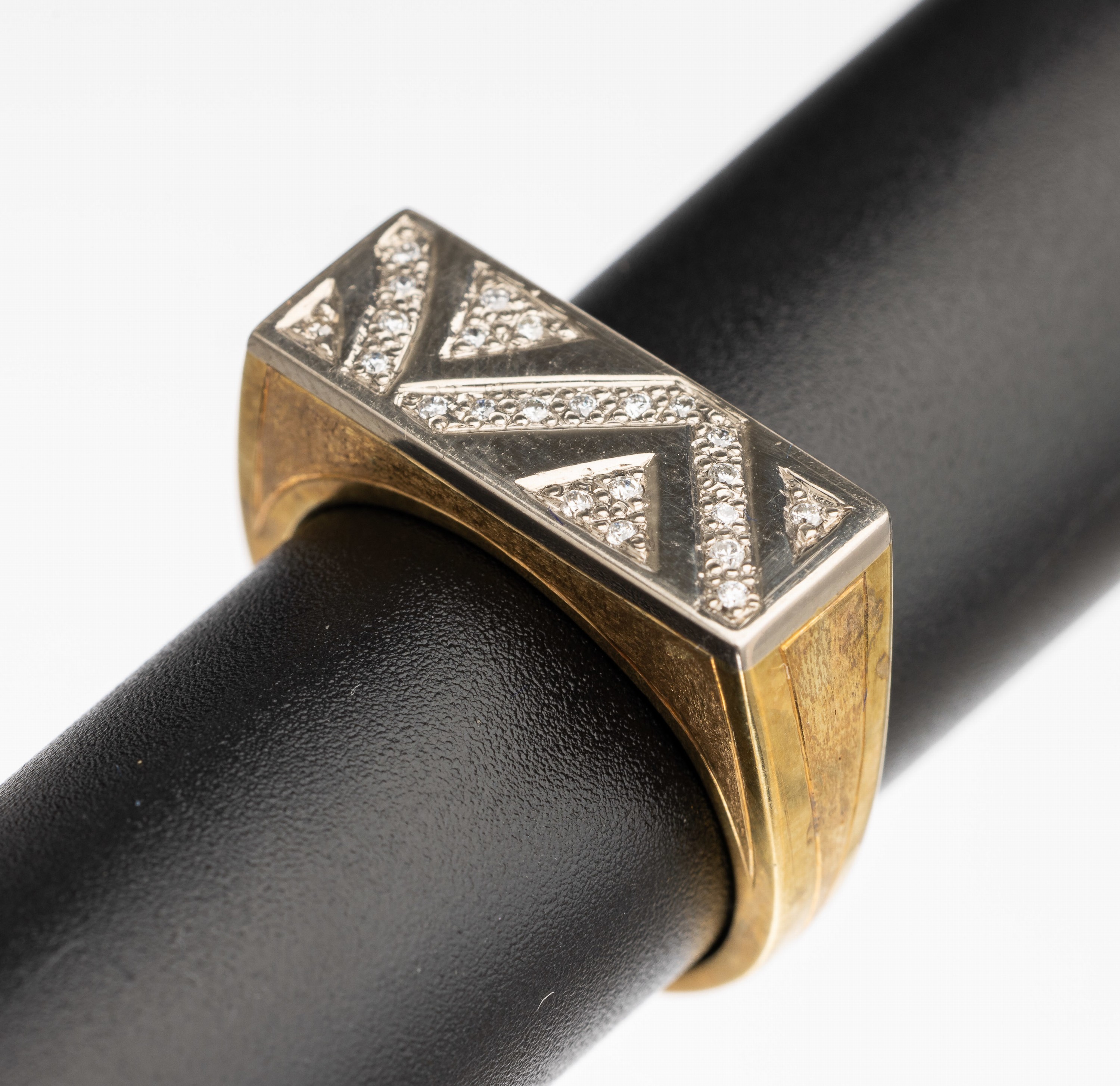 14 kt Gold Brillant Ring, GG/WG 585/000, 23 Brillanten zus. ca. 0.16 ct feines Weiß/vs, RW 61, total ca. 12.6 g