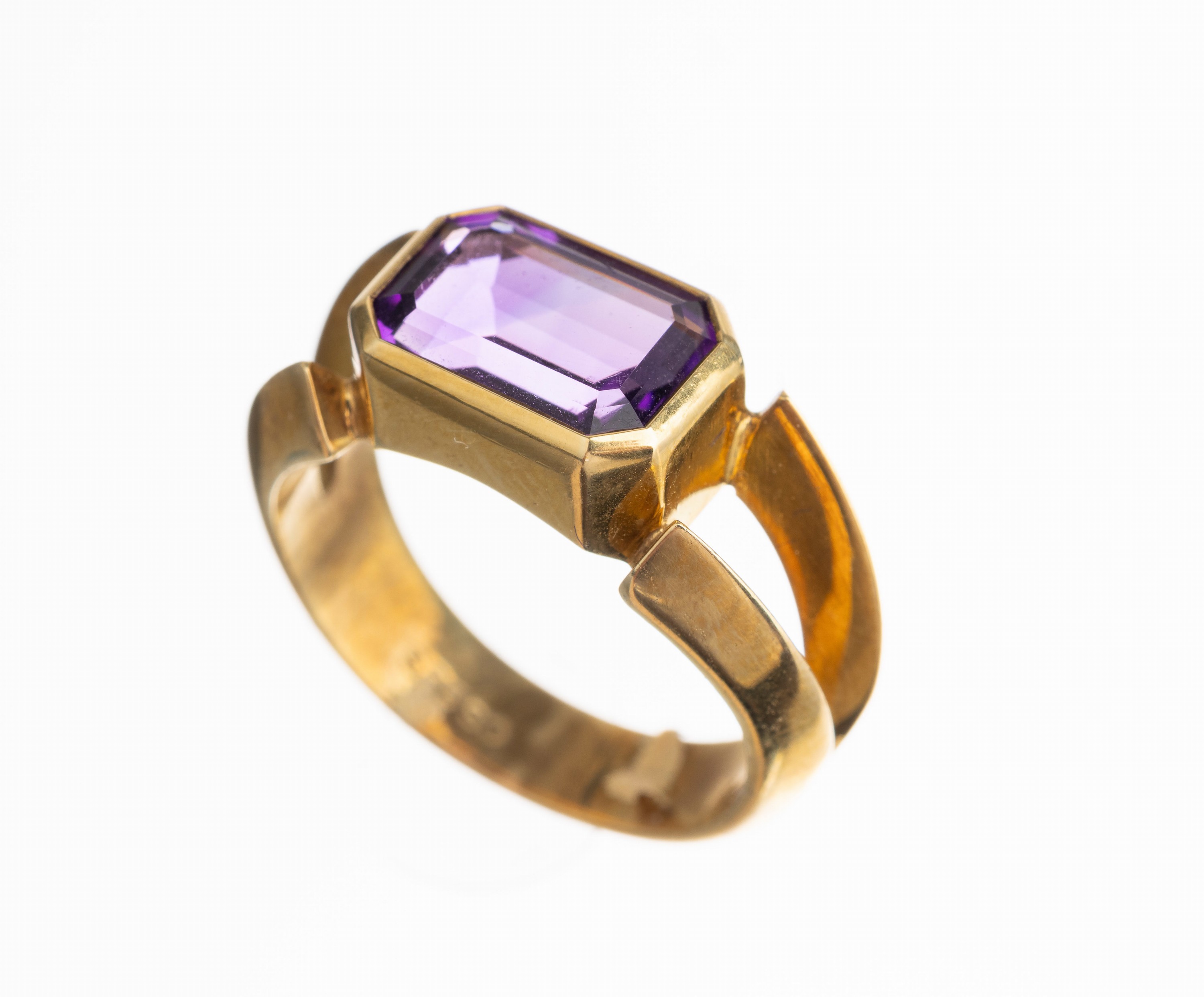 14 kt Gold Amethyst Ring, GG 585/000, Amethyst im Emerald-Cut ca. 3.20 ct, RW 55, total ca. 8.3 g