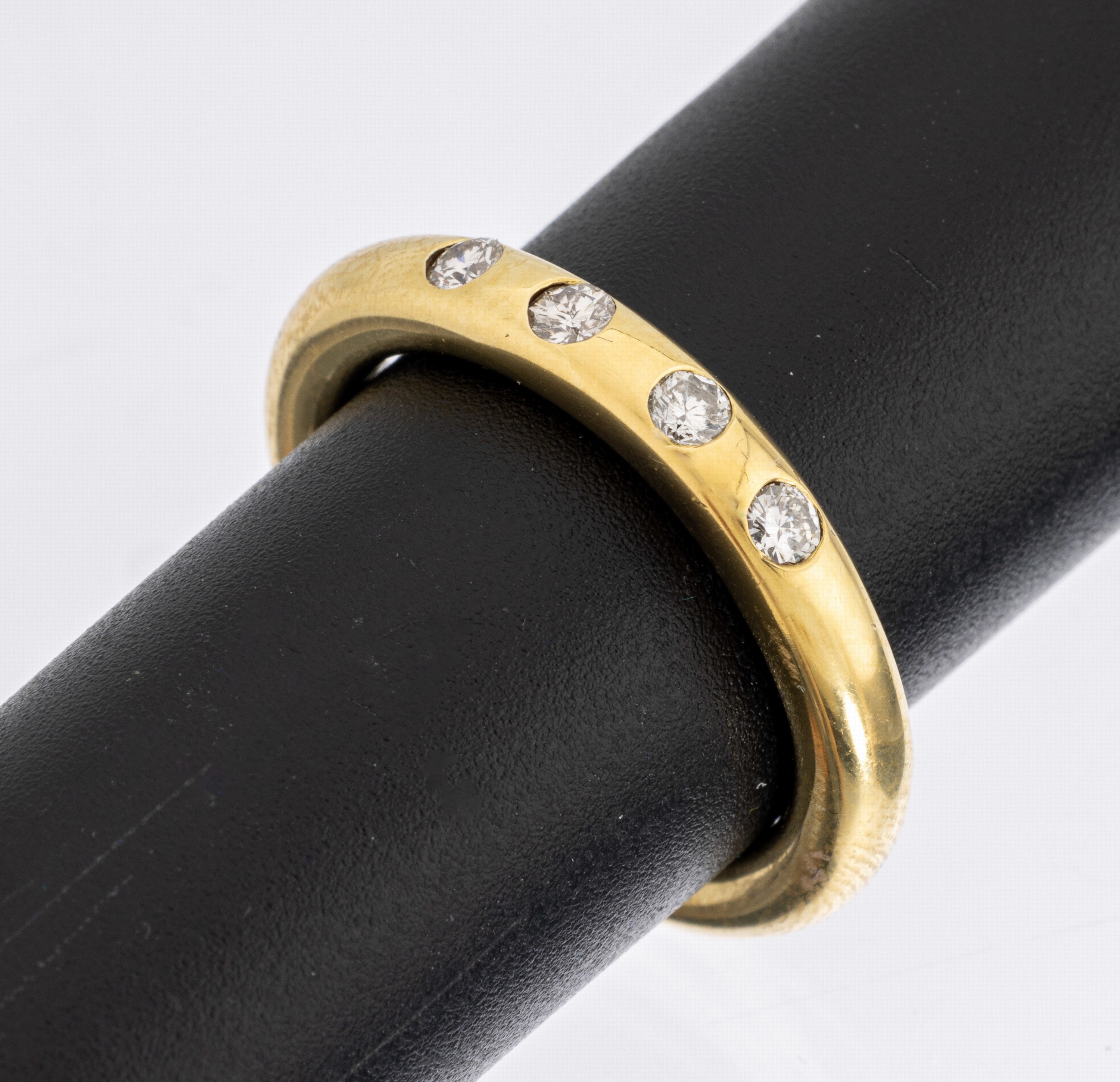 14 kt Gold Brillant-Ring, GG 585/000, 4 Brillanten zus. ca. 0.30 ct feines Weiß/vs, RW57, ca. 8.7 g