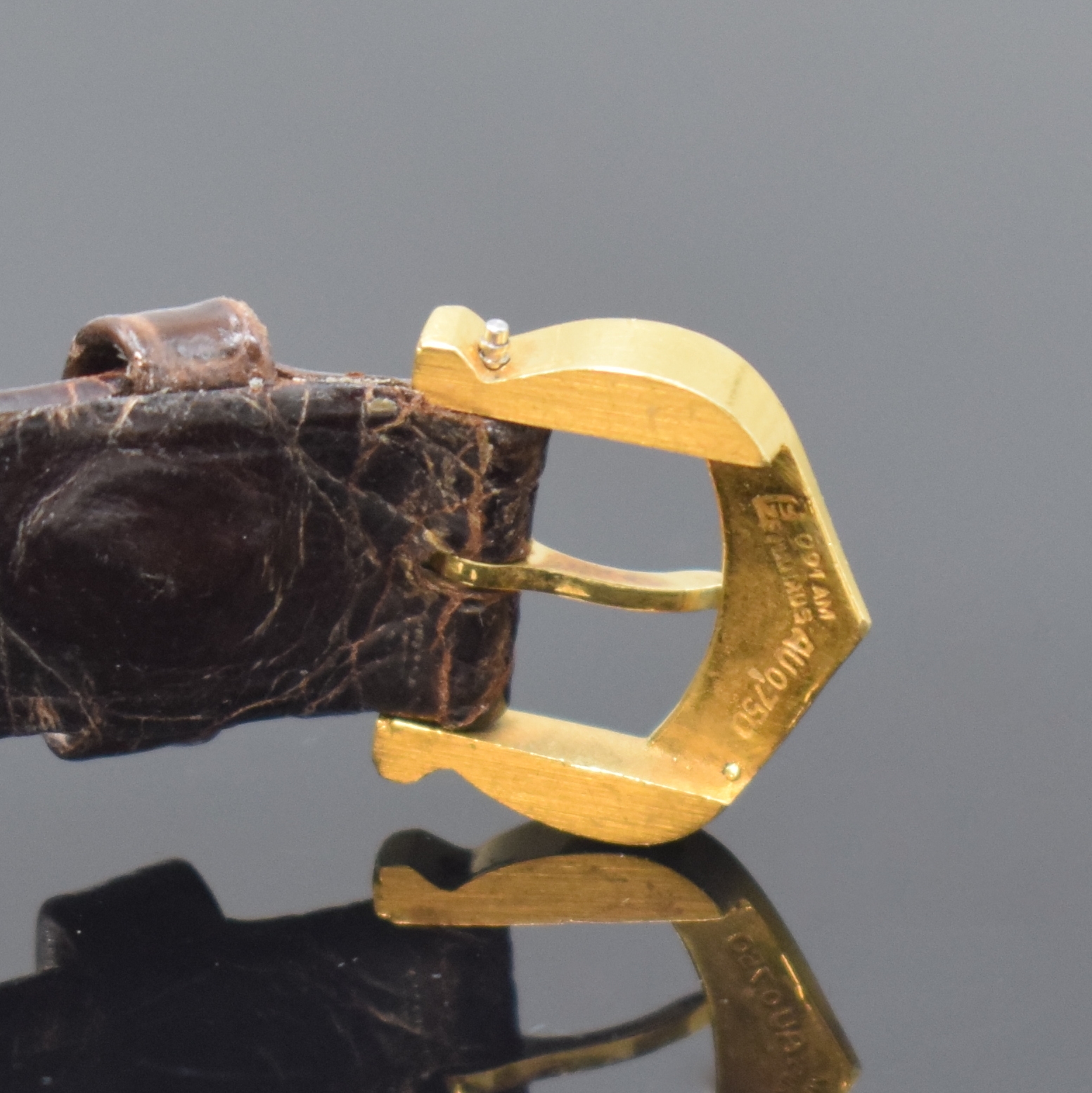 Detail b: CARTIER Paris Damenarmbanduhr in GG 750/000,Schweiz um 1990, Handaufzug, Boden aufgedr., neutr. Lederband m. orig. GG 750/000 Dornschl., ...