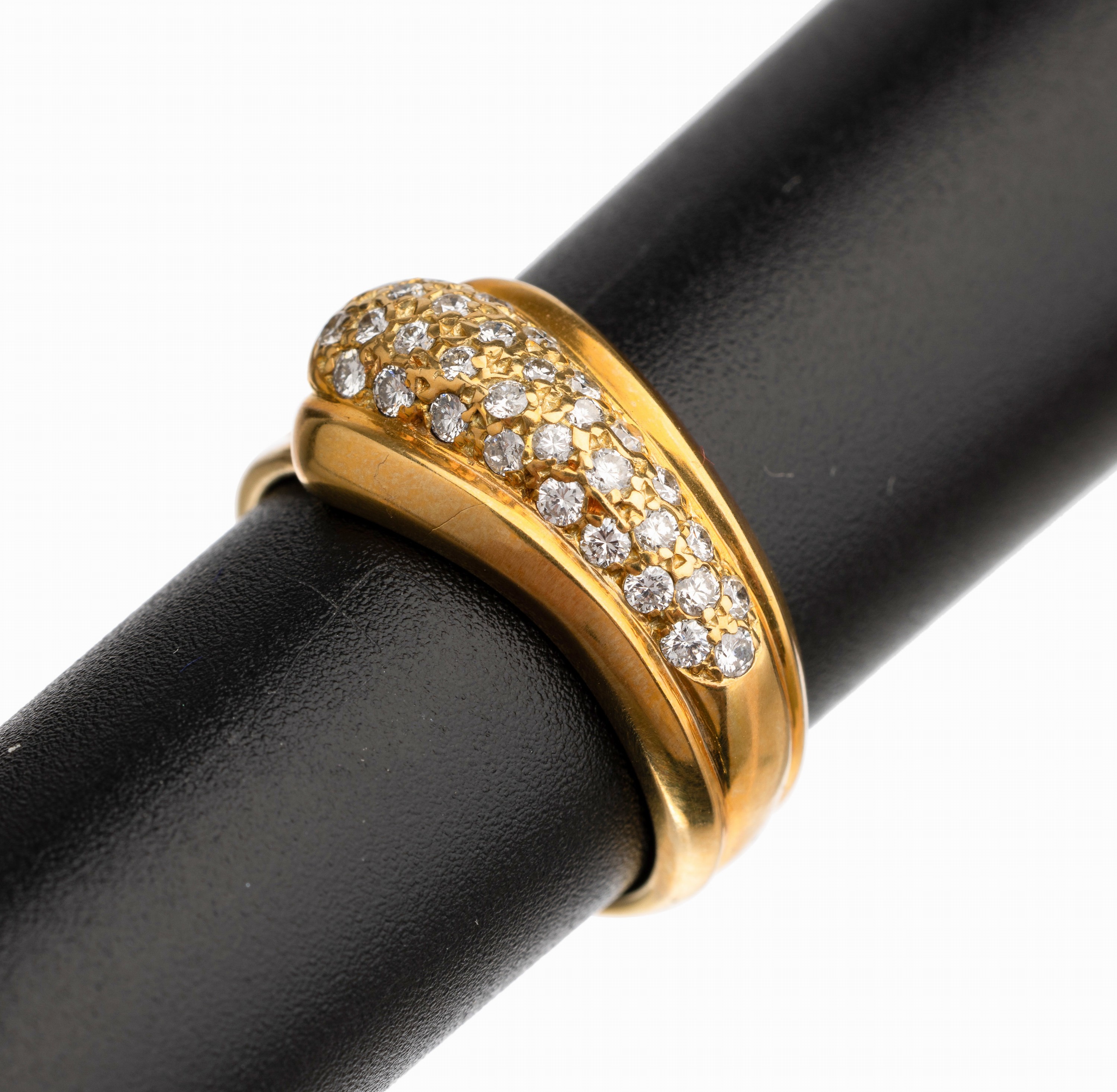 14 kt Gold Brillant Ring, GG 585/000, 32 Brillanten zus. ca. 0.35 ct feines Weiß/vs, RW53, total ca. 7.0 g